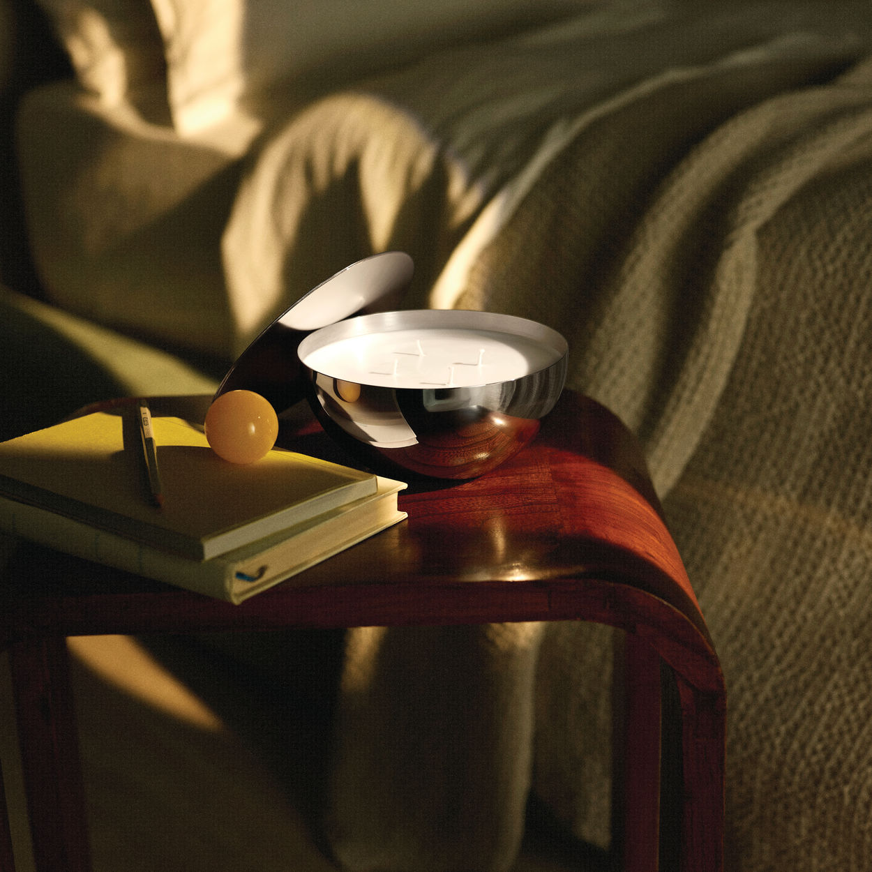 Duftwachs für die Kerze ROCC - BASALT mit Noten von nepalesischem Pfeffer, ätherischem Öl aus Wacholder und Zitronenschale