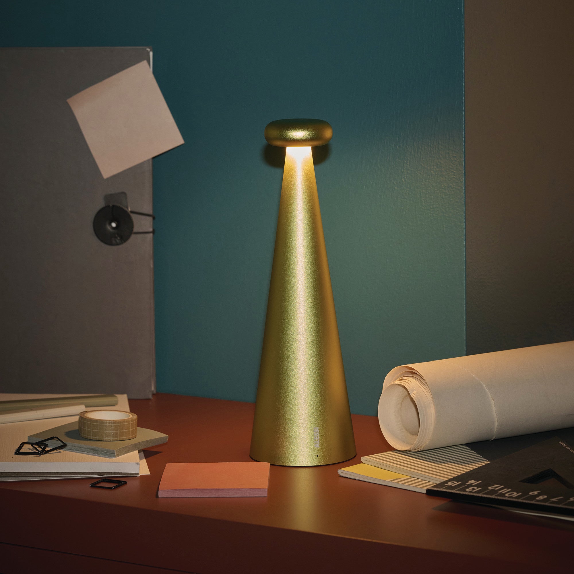 Draagbare LED-lamp BEDIN fluorescerend olijfgeel