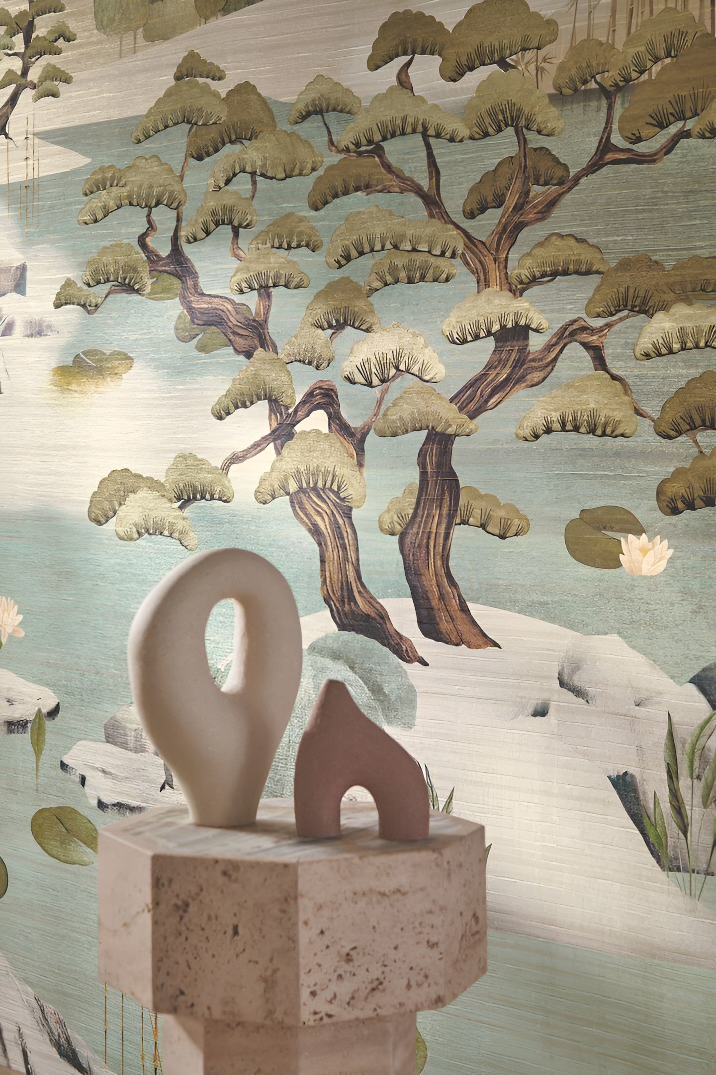 Textielmuur met Japans landschap ADACHI - SABLE OPALINE gedempt beige met groen