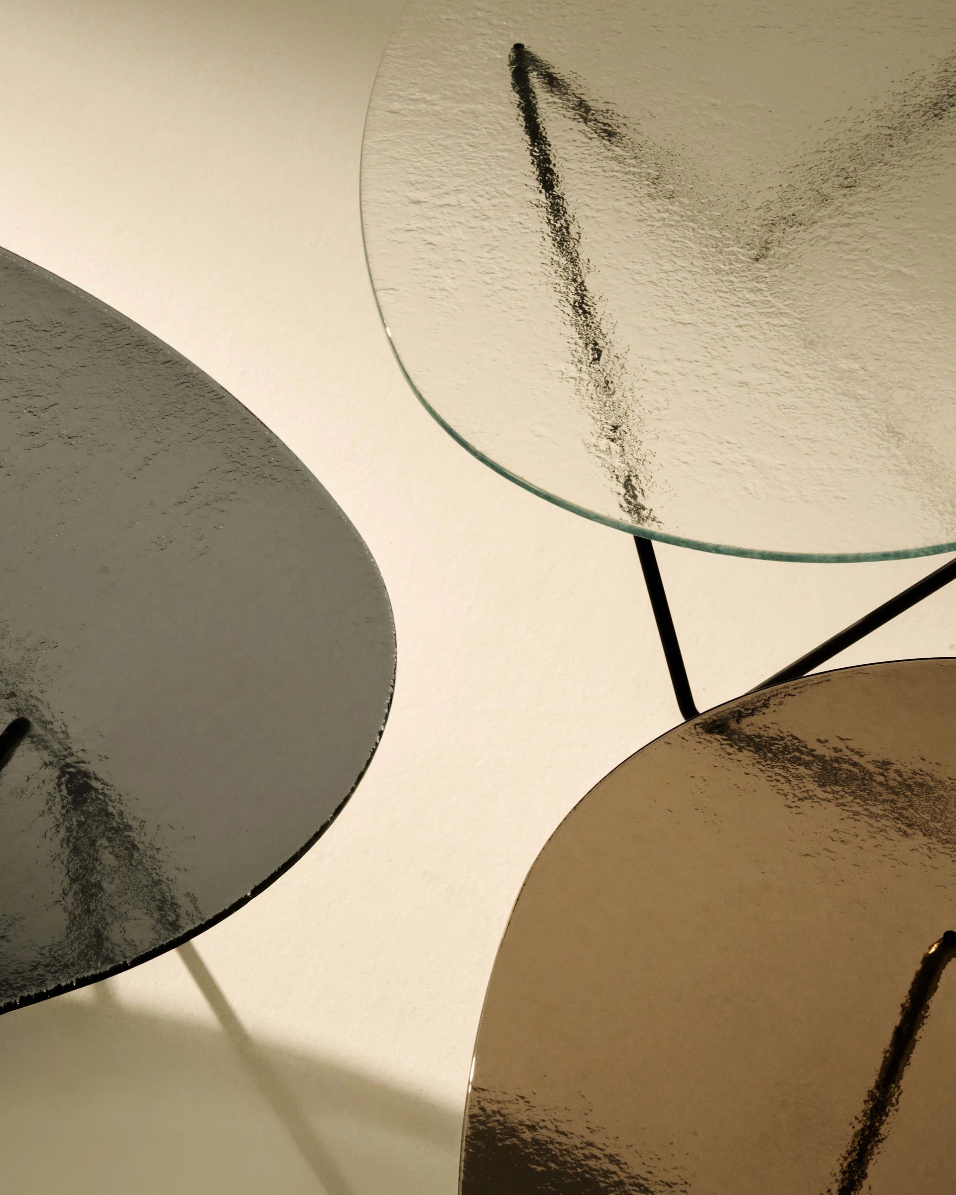 Kaffeetisch PEDRERA braunes Glas mit schwarzem Gestell