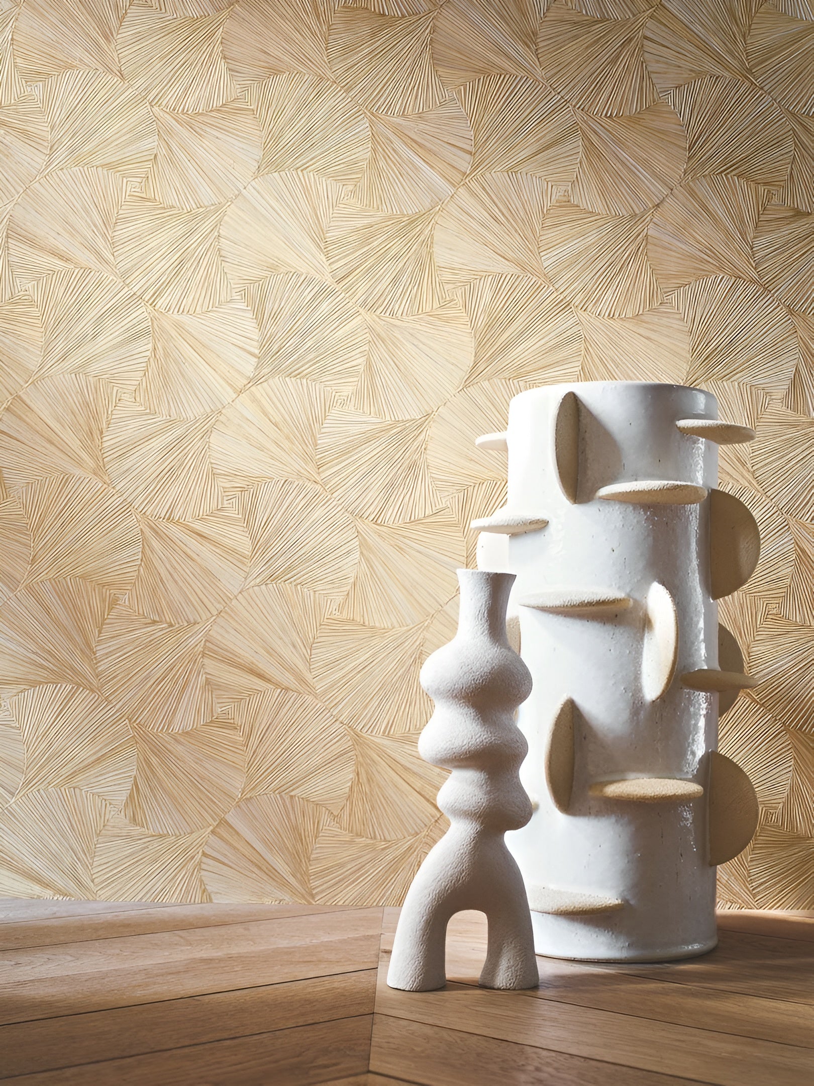 Geometric Textured Wallpaper with Leaf Plant Motif LOMBOK - ÉMERAUDE Emerald