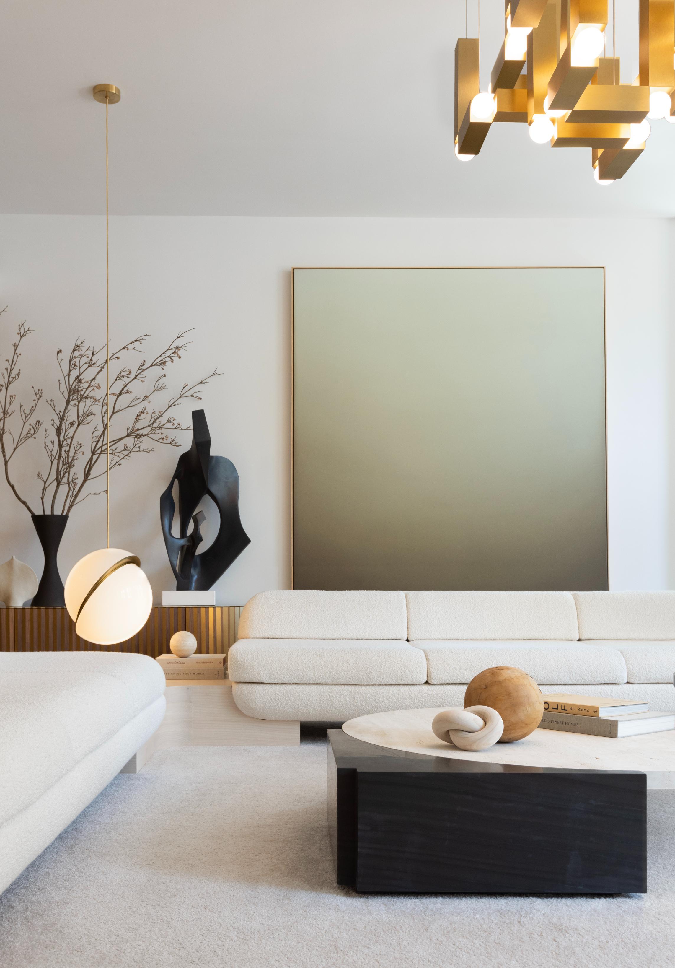 Hanglamp VESPER DUO met opaalvormige kap en gouden afwerking