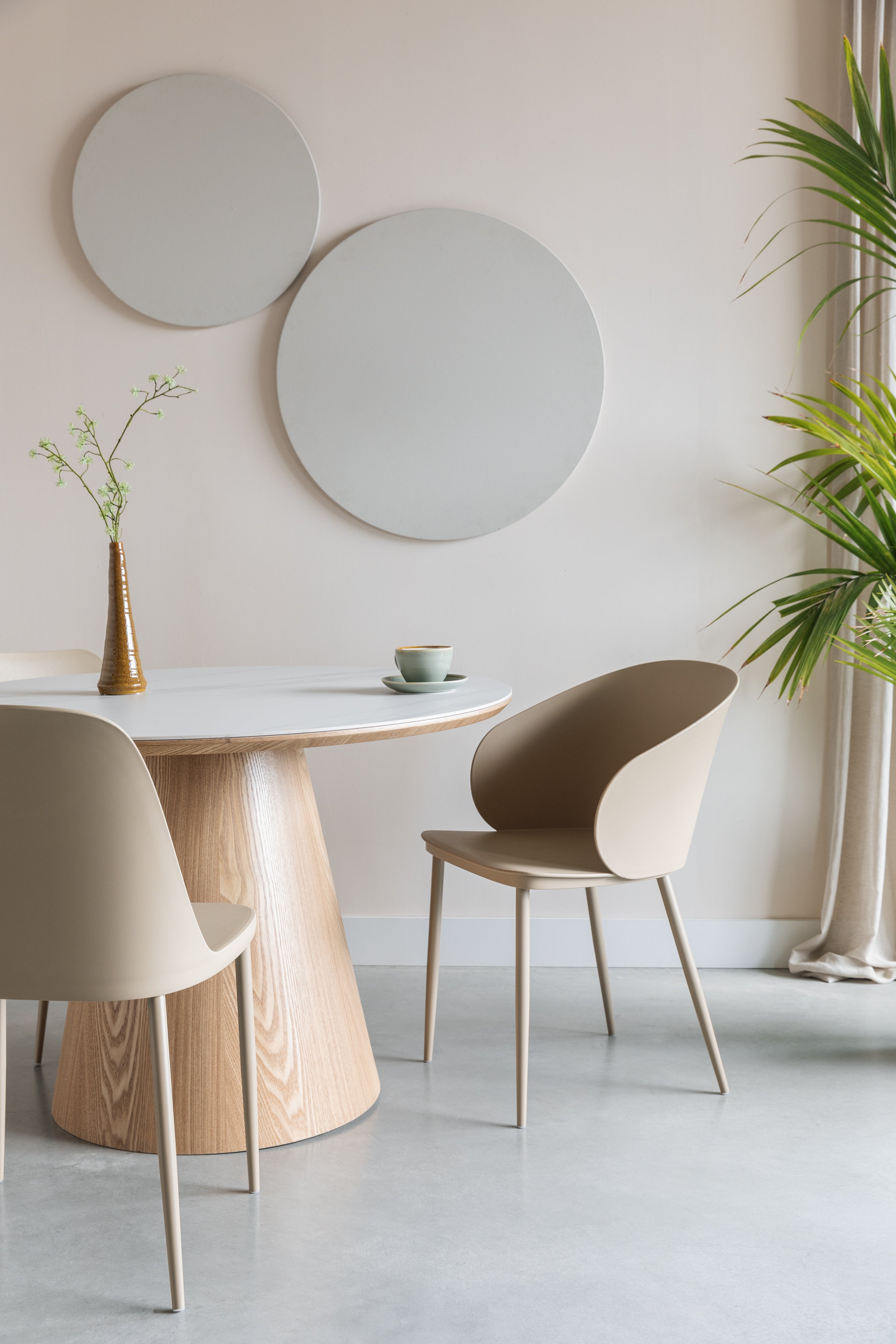 Beige PIP stoel