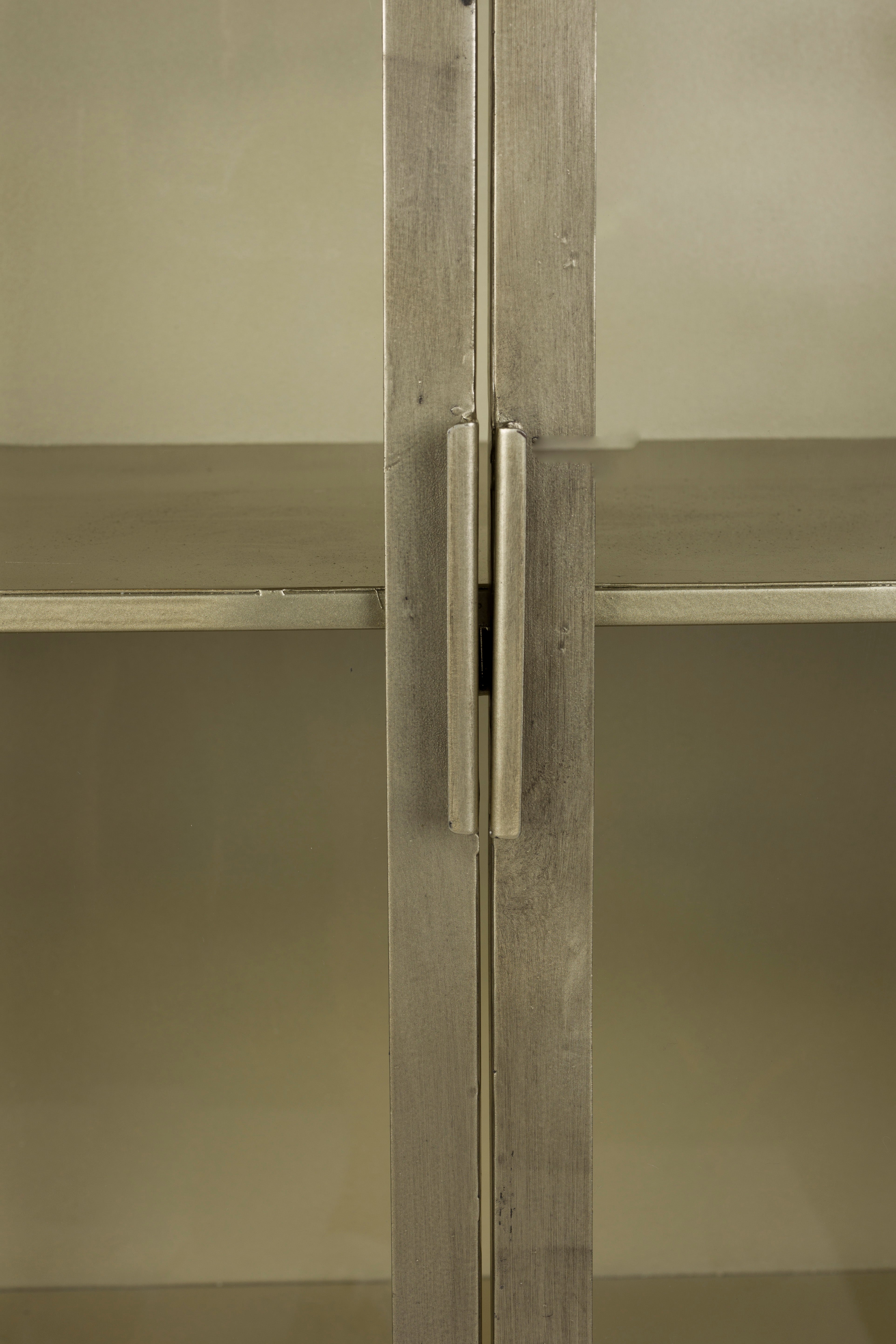 Industriële vitrine MONVISO antiek goud