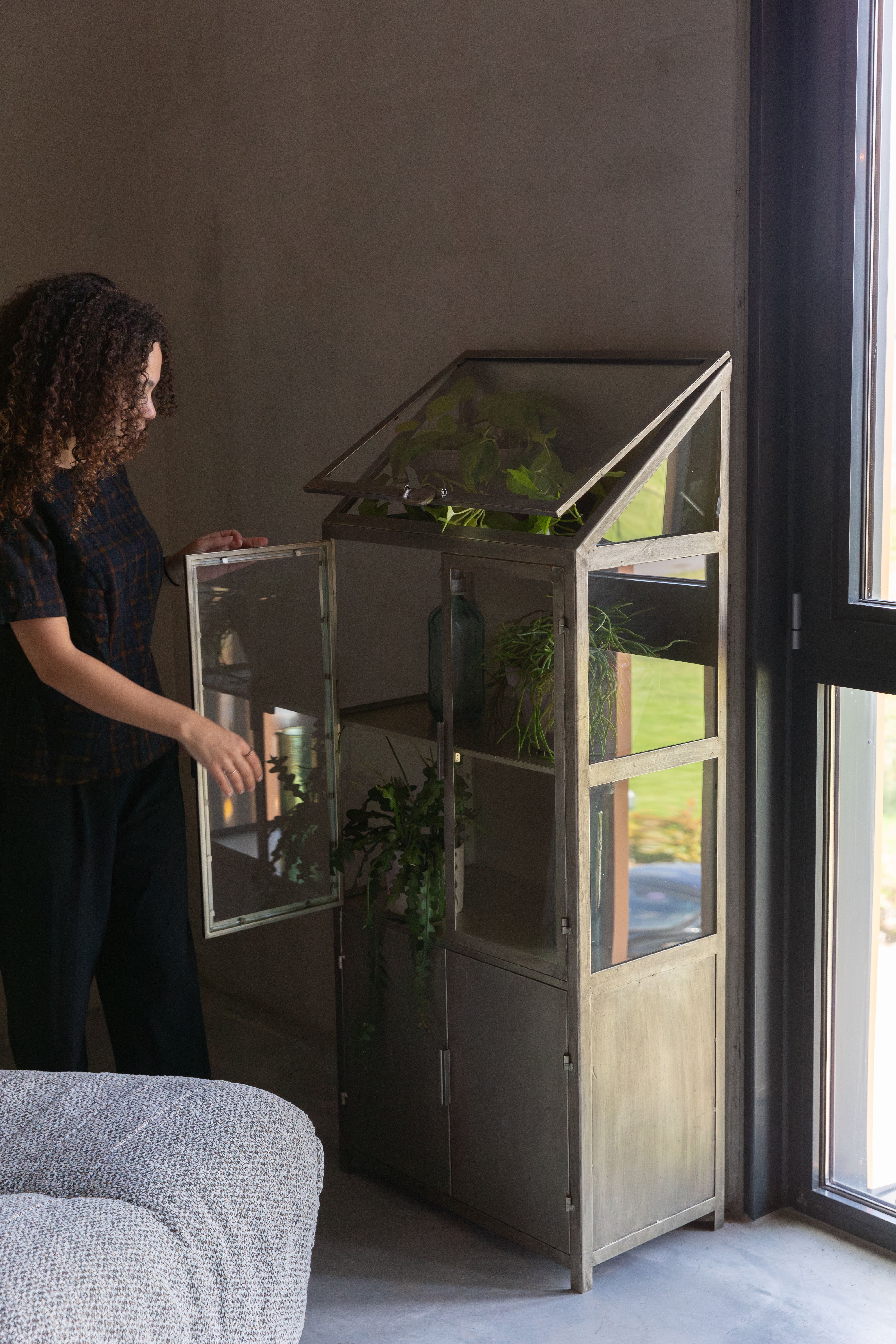 Industriële vitrine MONVISO antiek goud