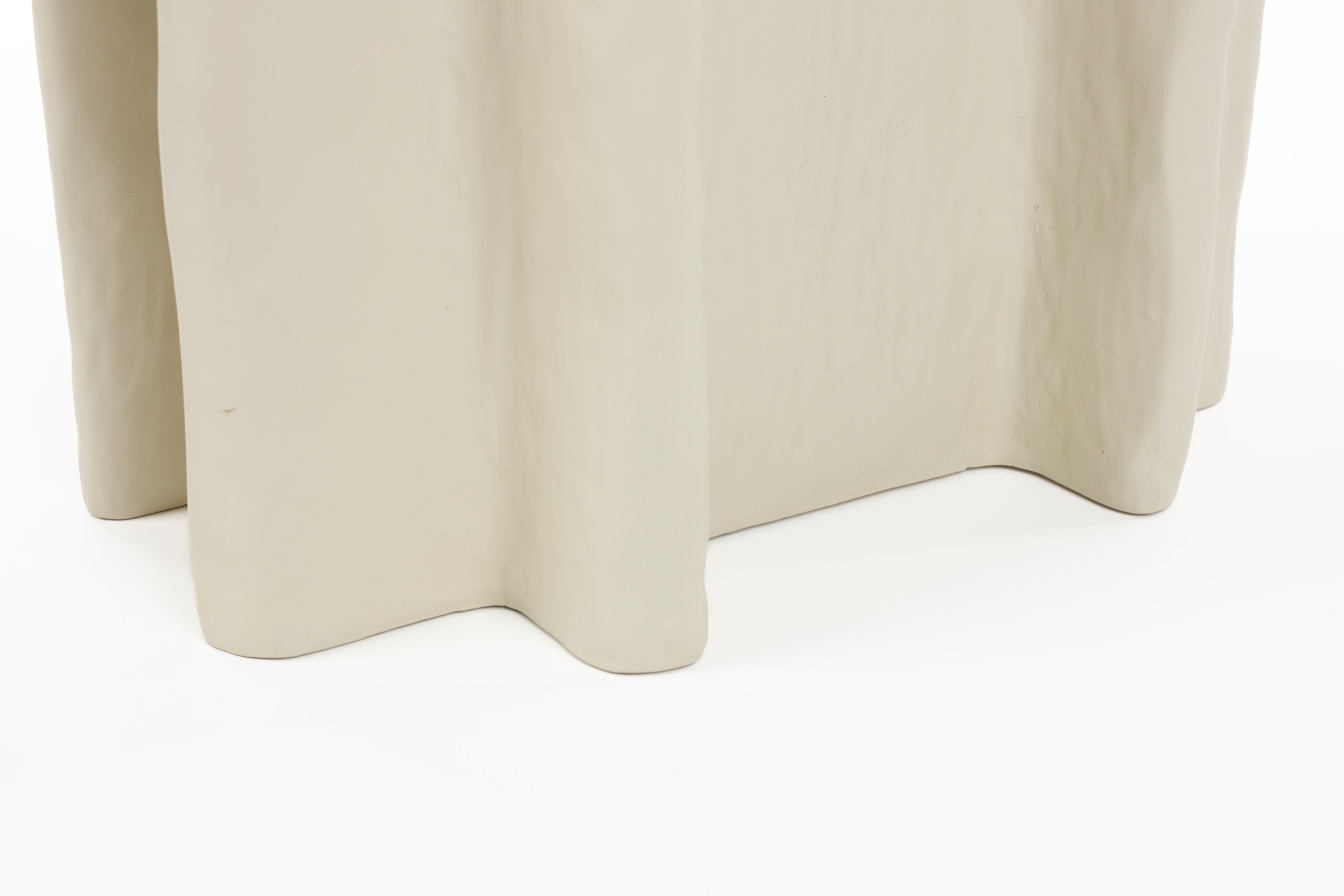 Ovaler Beistelltisch BORN TO BE ALIVE beige