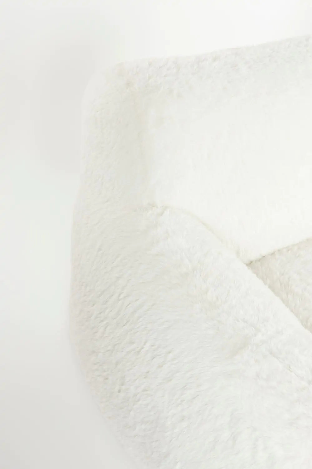 CUDDLE THE YETI Sessel weiß