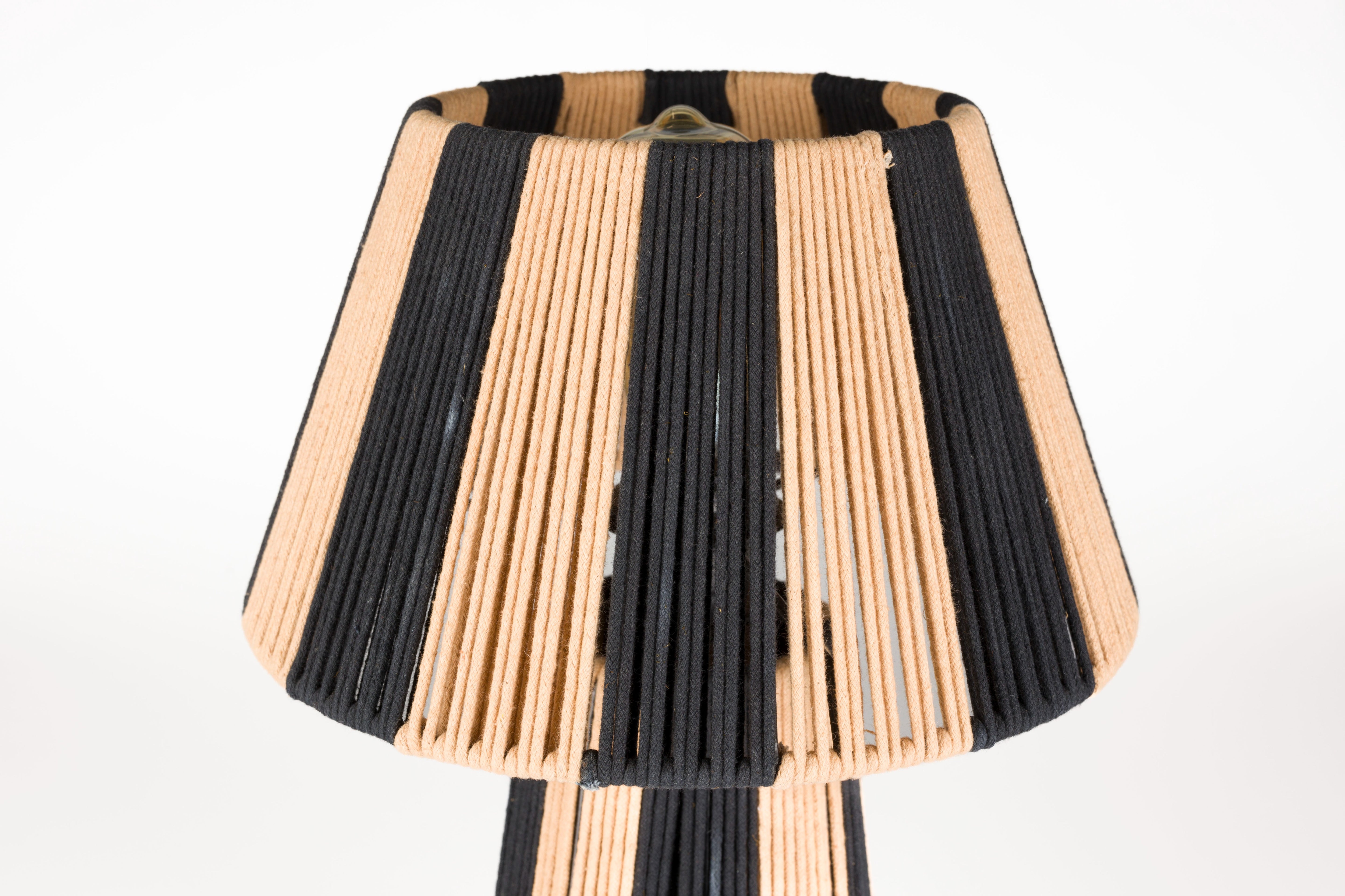 Tafellamp STRIPE IT UP lichtbruin met zwart