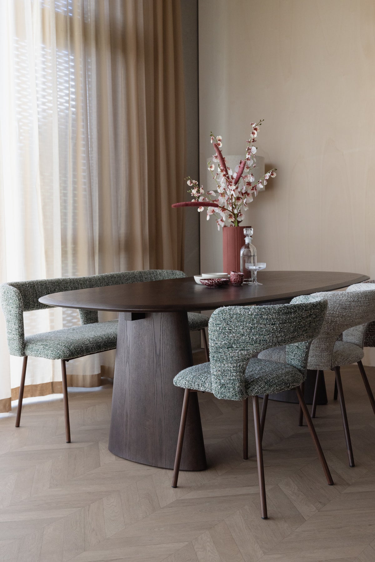 Ovale tafel MANDY donkerbruin esdoornfineer