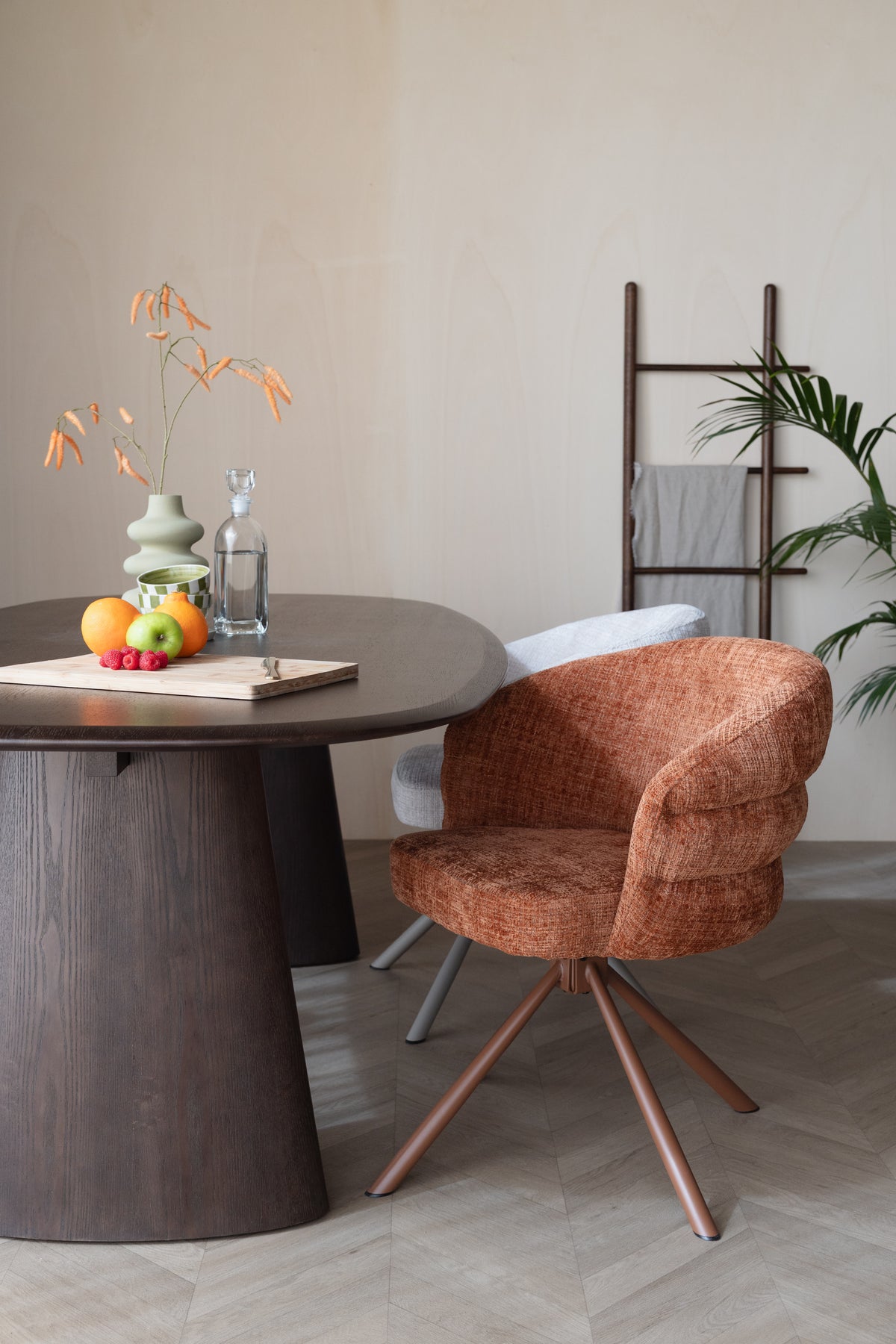 Ovale tafel MANDY donkerbruin esdoornfineer