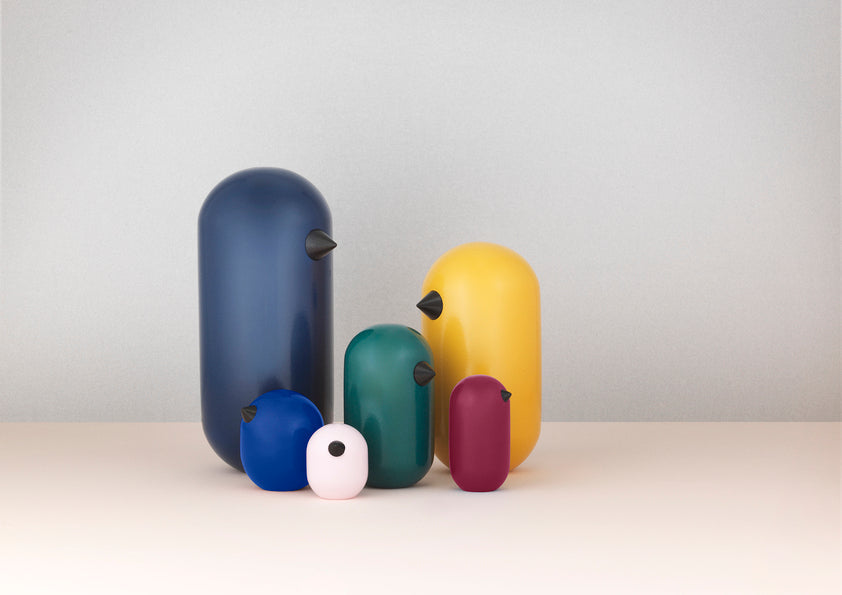 Hölzerne Figur kleines Vogelseegrün