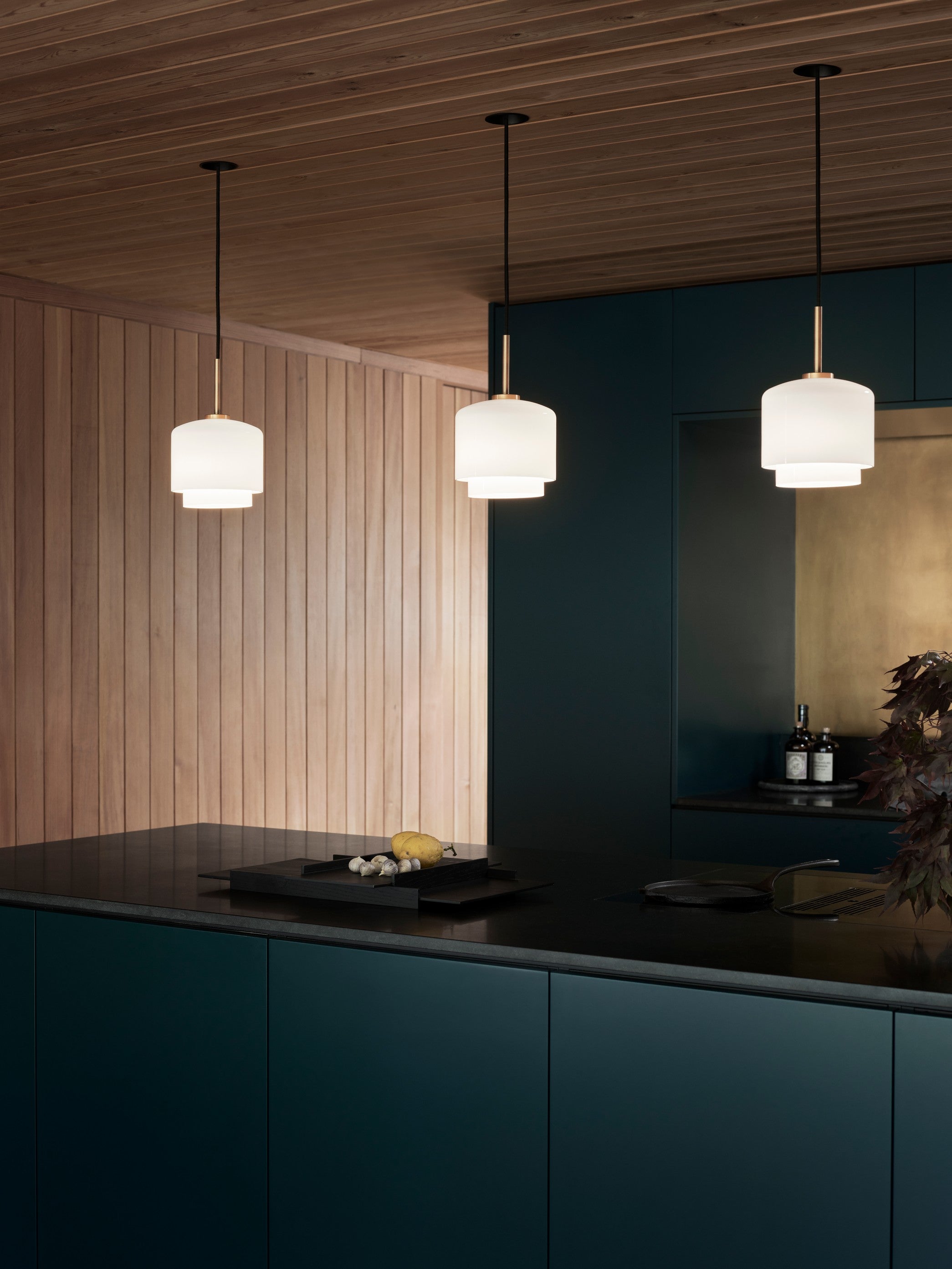 MEGUMI pendant lamp white with brass finish