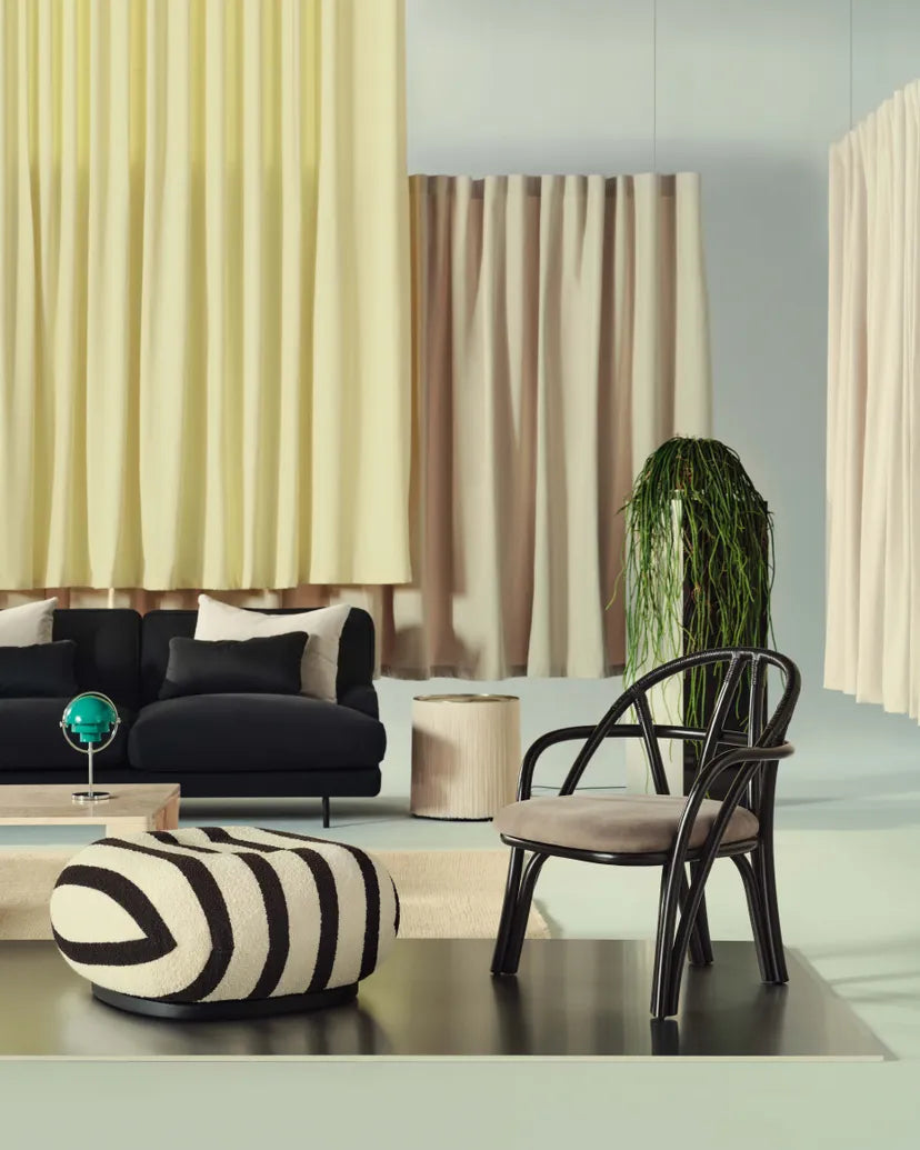 BISTRA fauteuil gestoffeerd met een rieten basis van ebbenhout