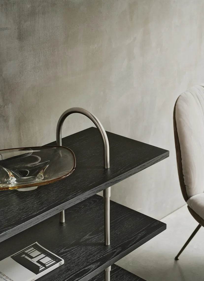 KAST KEEN donker essen hout met satijnen stalen frame