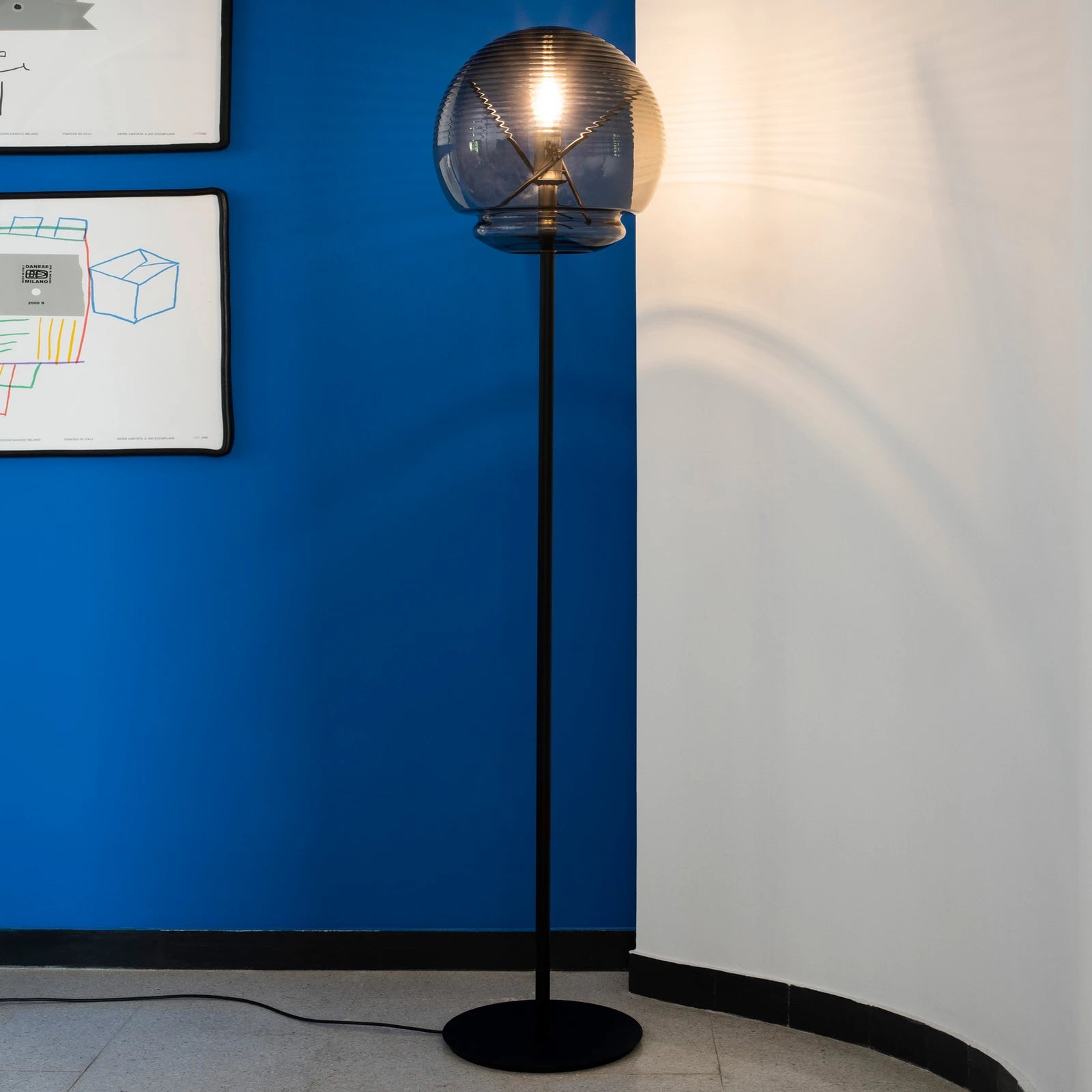VITRUVIO black floor lamp with glass shade