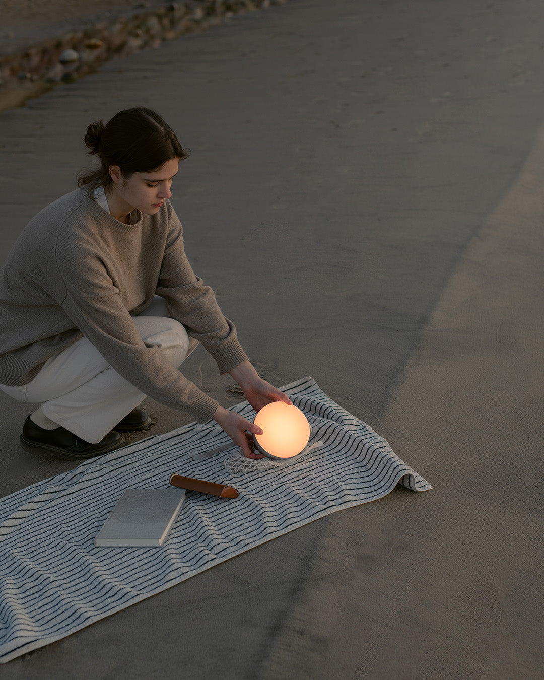 Kugel Adventur hell hellgrau