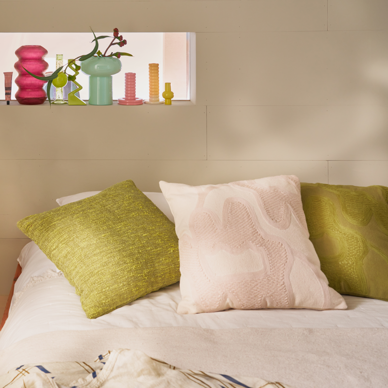 Kussen KEDI crème met geborduurd patroon