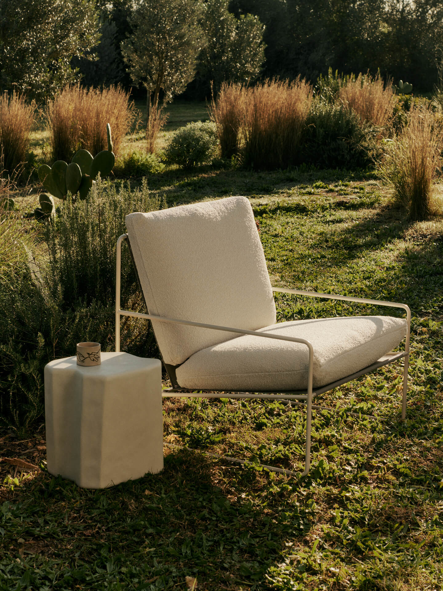 Buitenfauteuil DESERT gebroken wit met zwarte basis