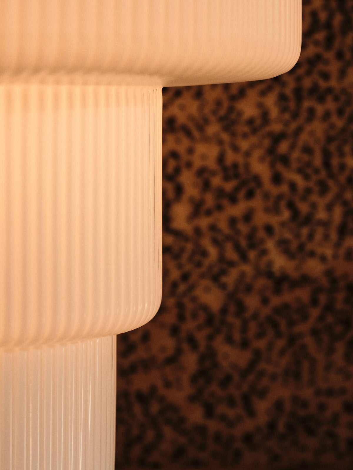 Lampa stołowa RIPPLE biały – ujęcie 4