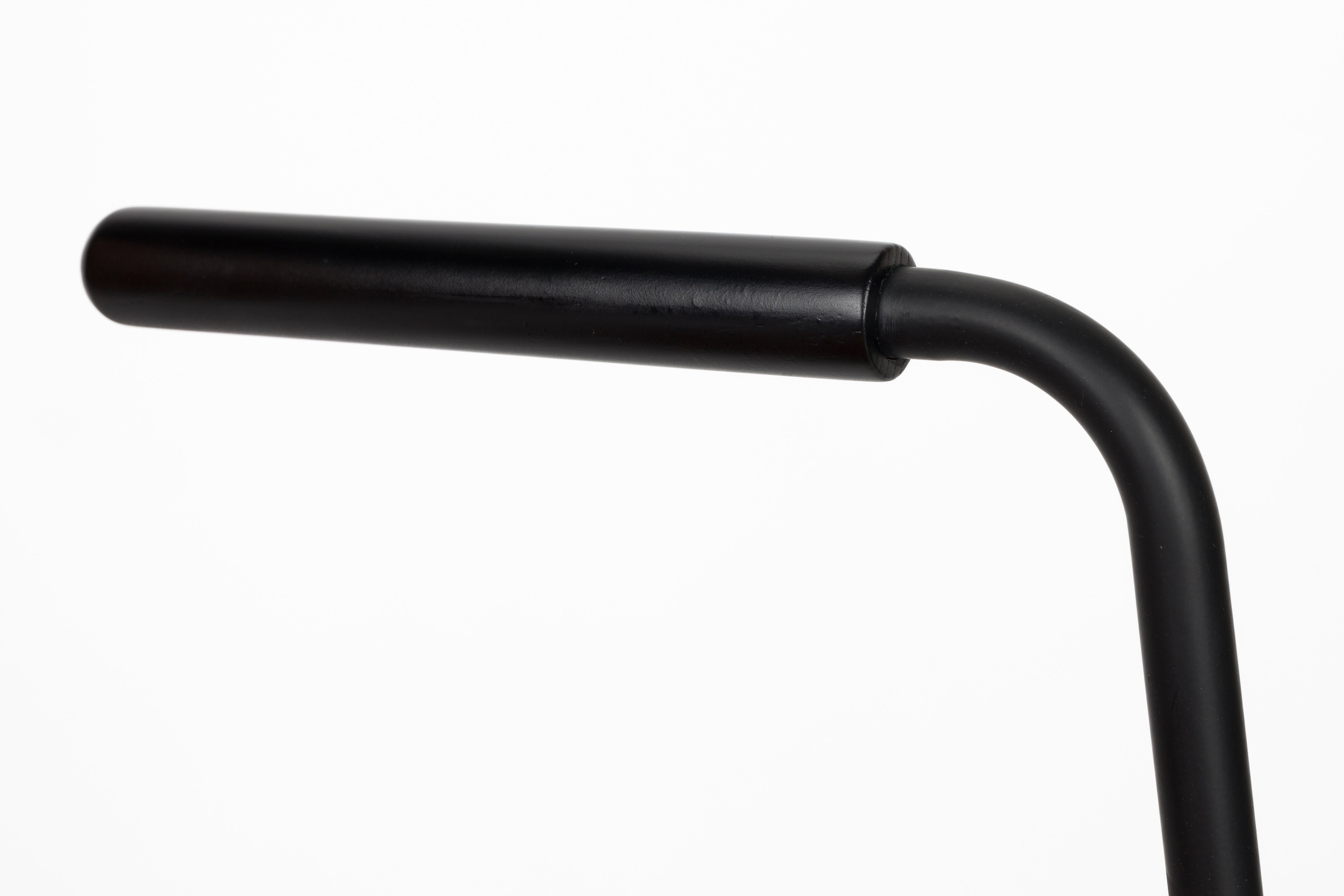 Sessel mit Armlehnen BOUTON weiß mit schwarzem Gestell