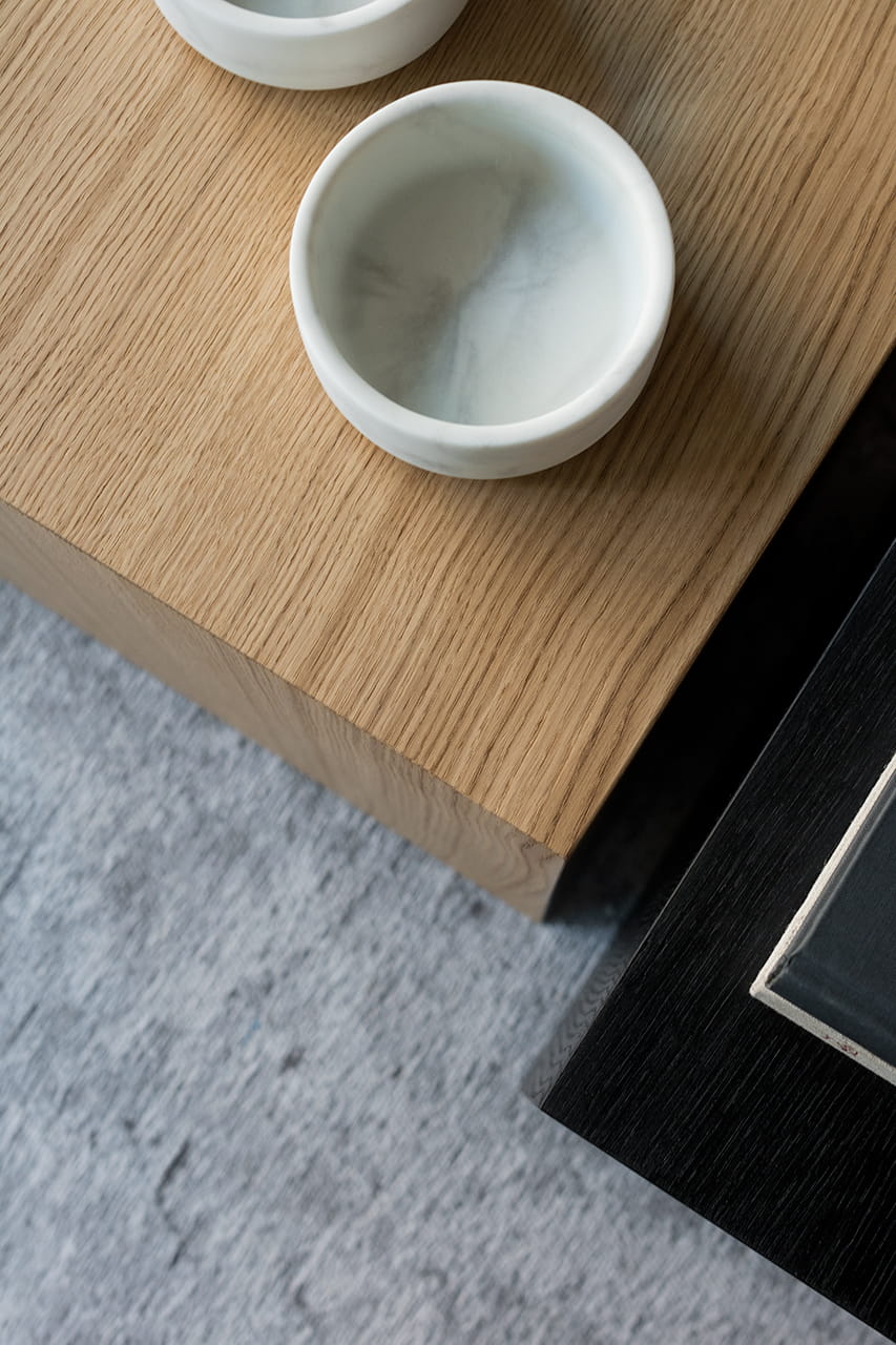 Zwarte KUB salontafel van eikenfineer