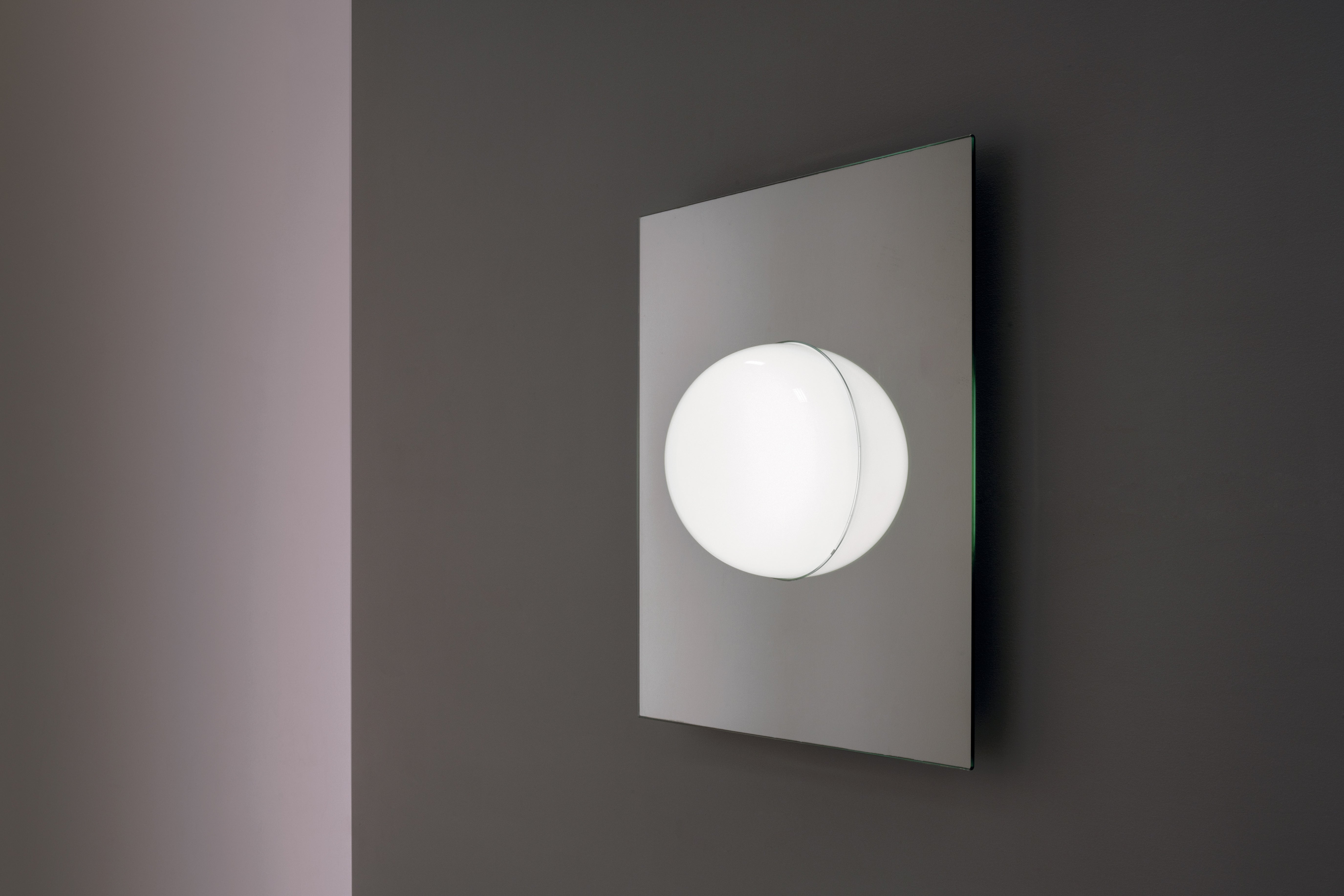 Lampa ścienna ELOS biały klosz ze szklaną podstawą