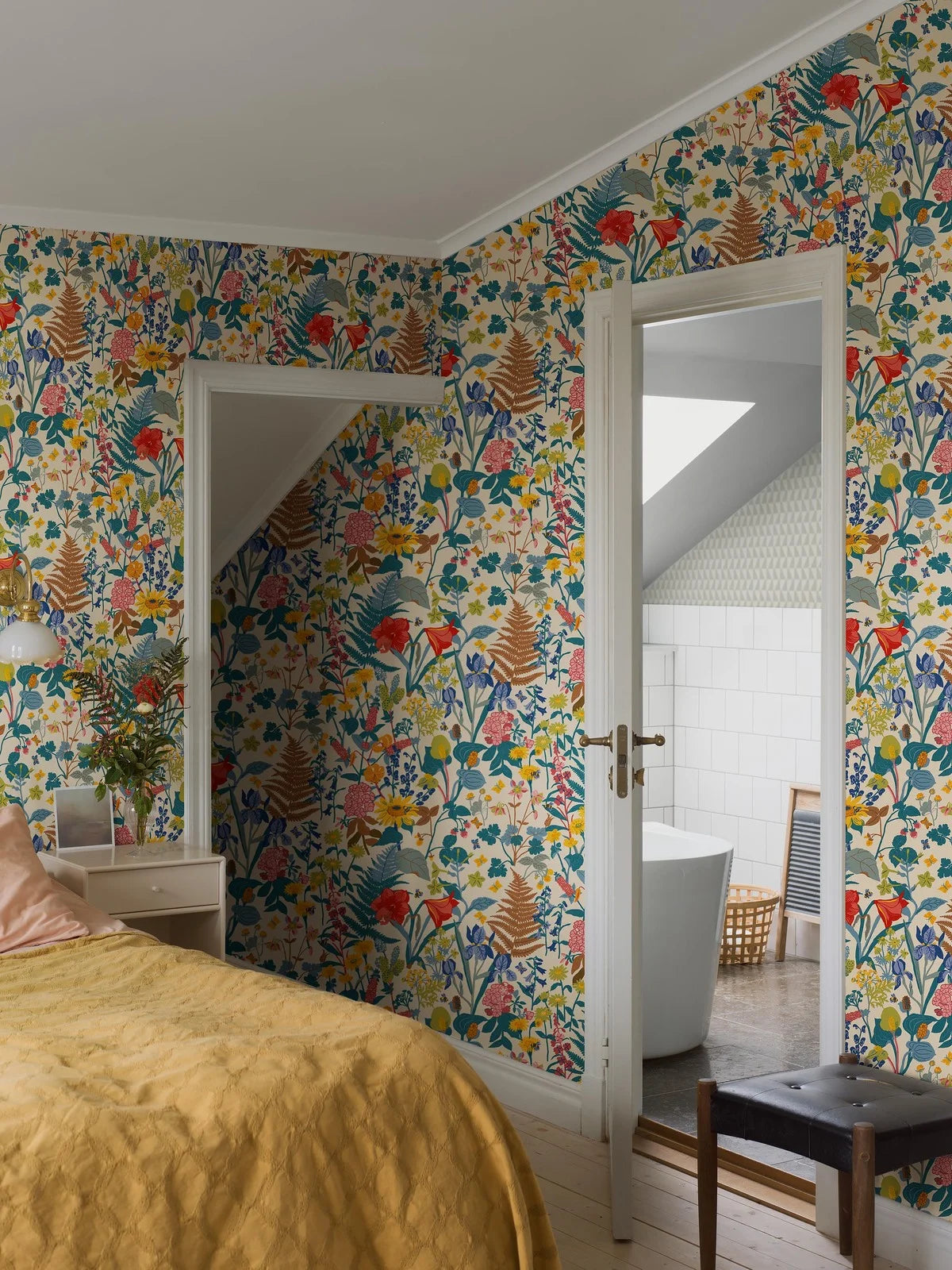 Beige wandtapijt met plantaal motief STUGRABATT in blauw