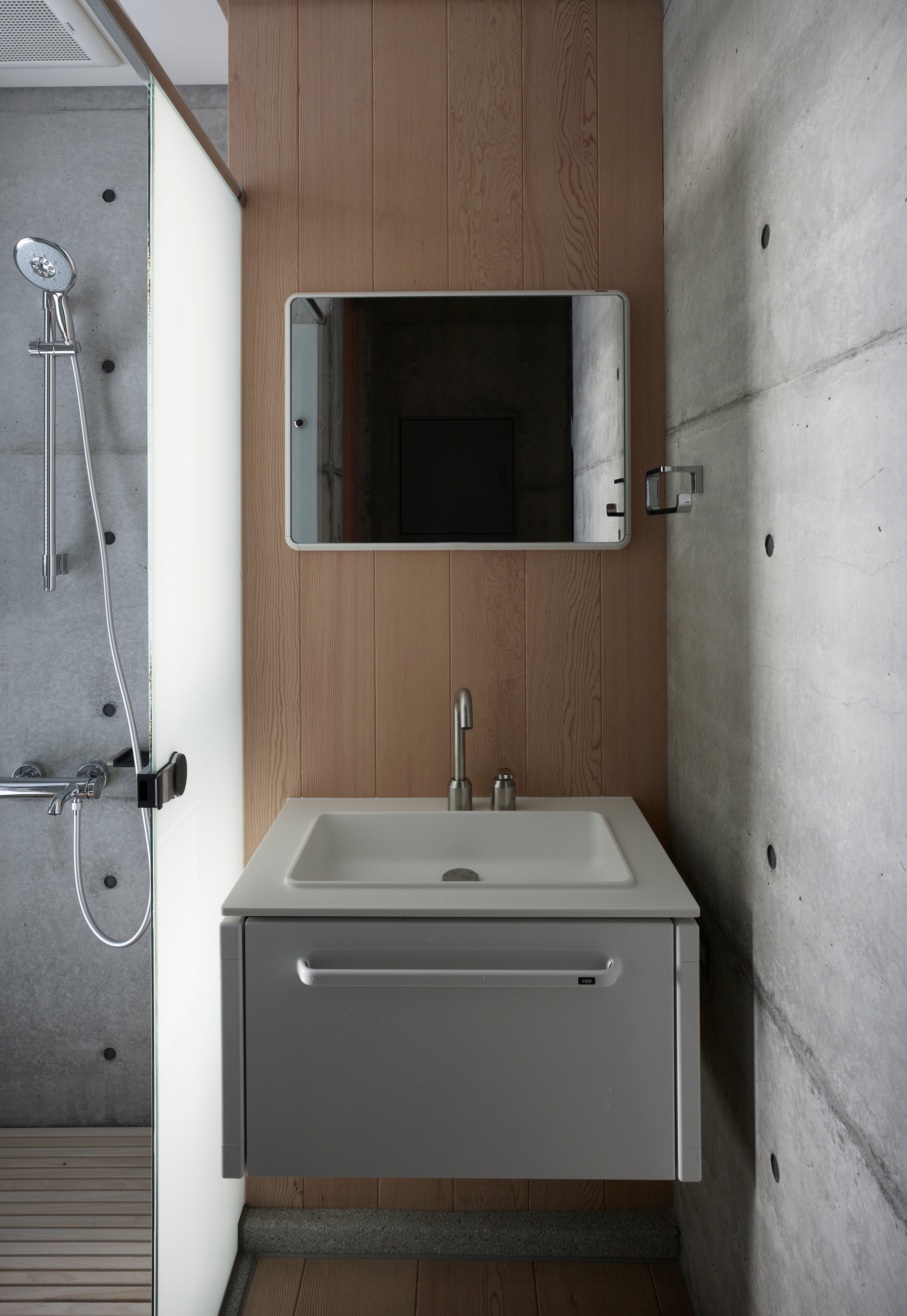 Lustro badkamer VIPP witte aluminium lijst