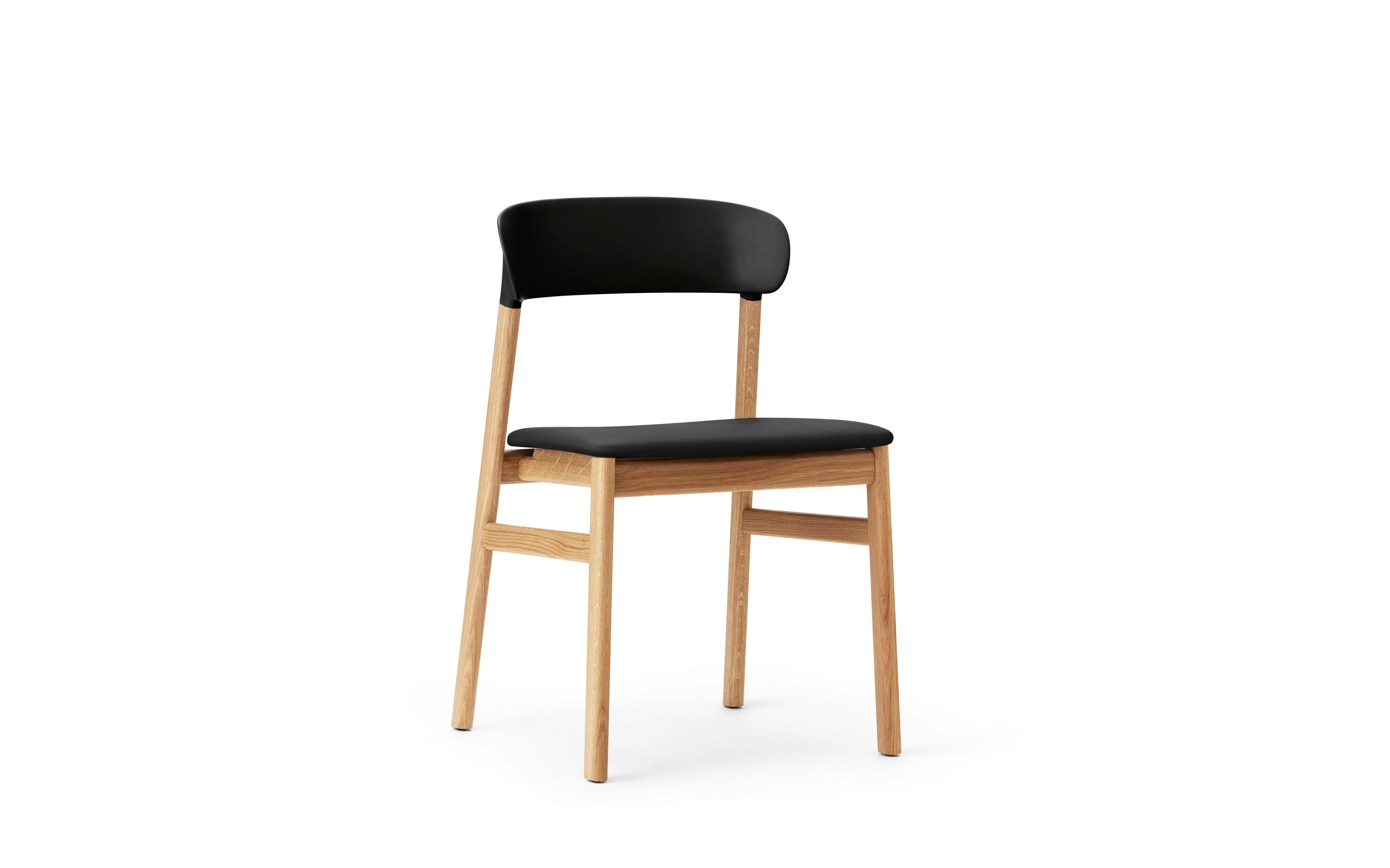 Herit upholstered chair with a natural oak base