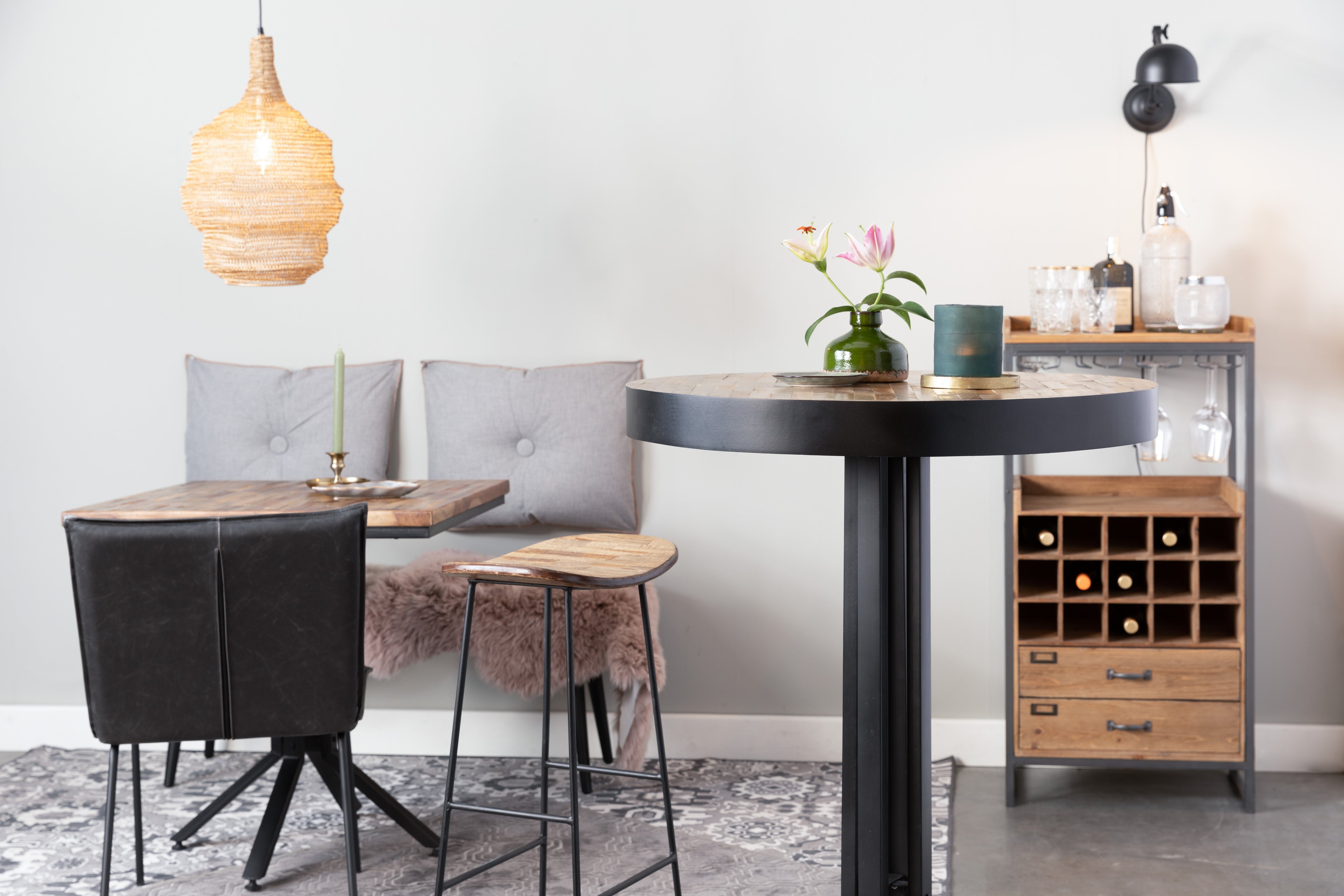 Tangle Tangle Bar Stool mit schwarzer Basis