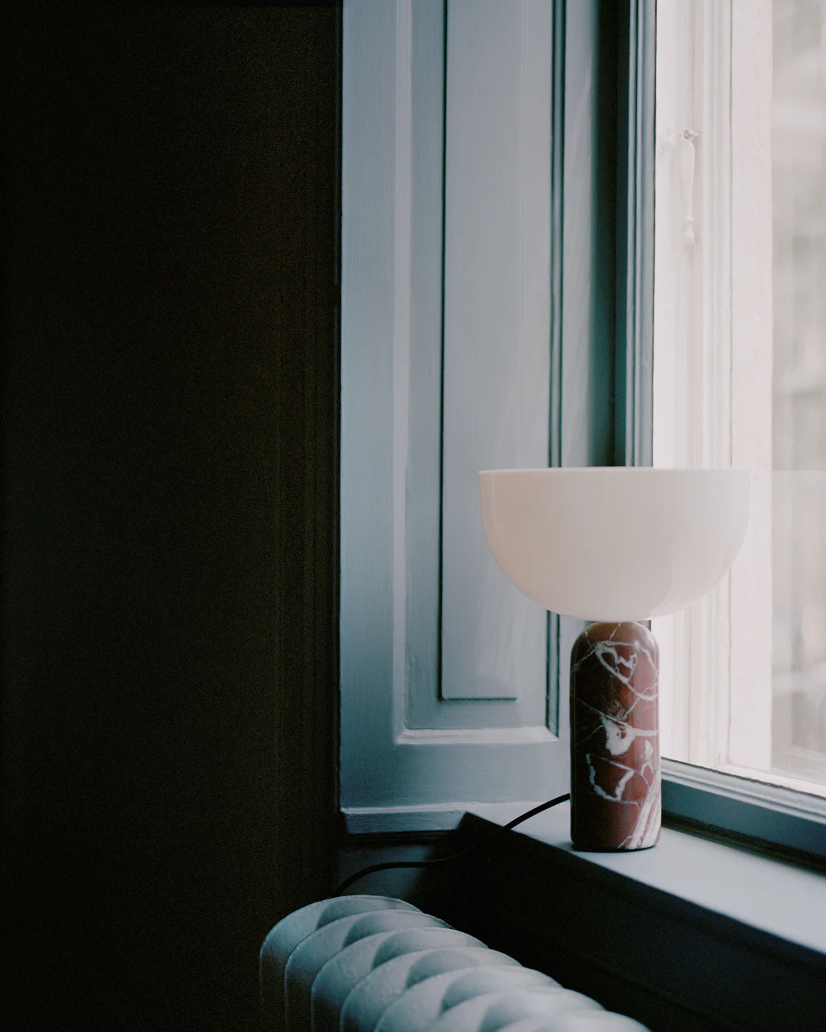 Kizu table lamp burgundy marble