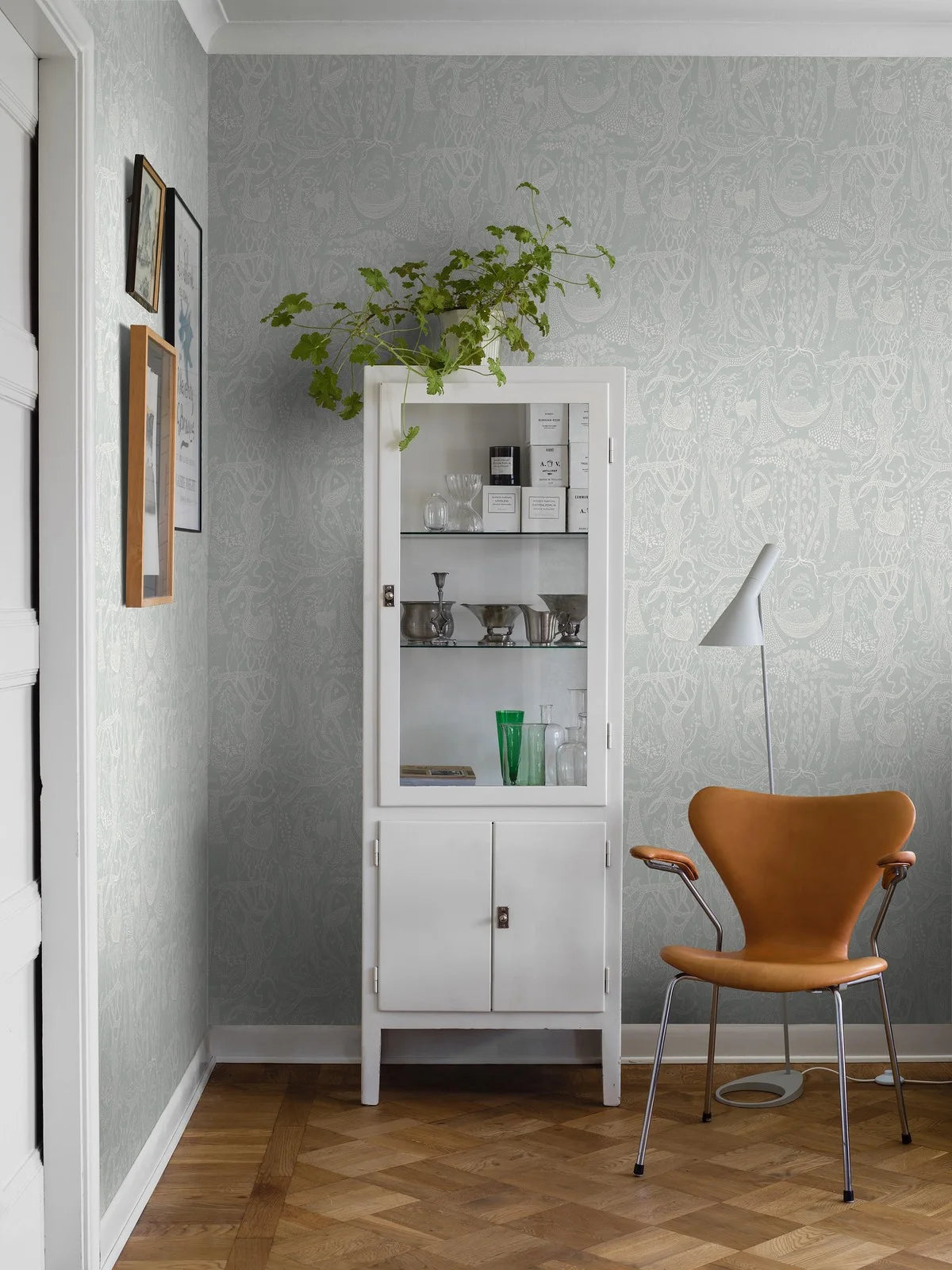 Tapete mit ethnischem Muster POEME D'AMOUR in Salbeigrün