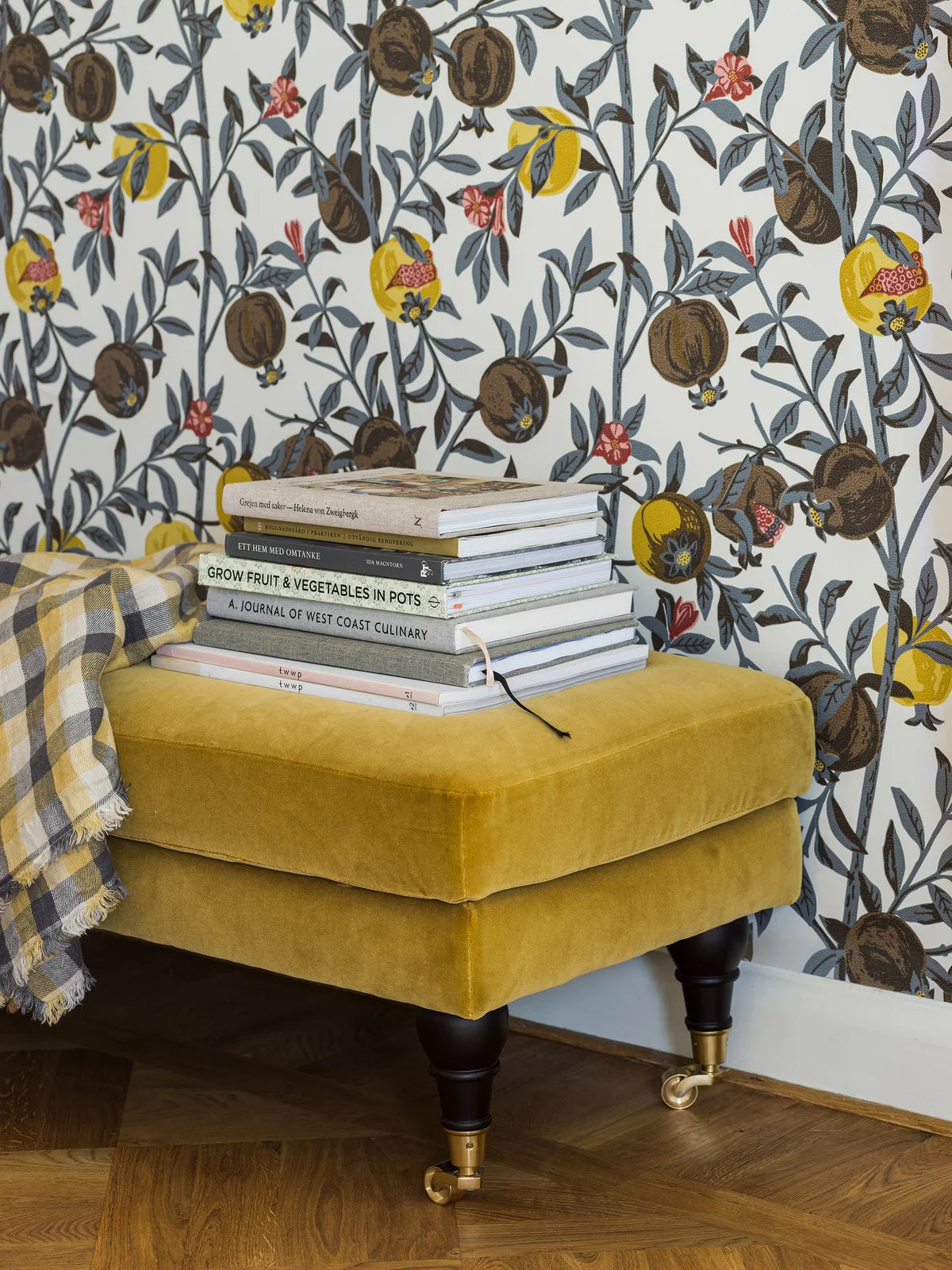 Fruit Pattern Wallpaper GRANATAPPLE White with Brown