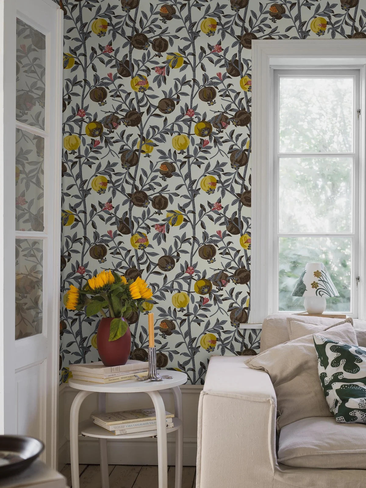 Fruit Pattern Wallpaper GRANATAPPLE White with Brown