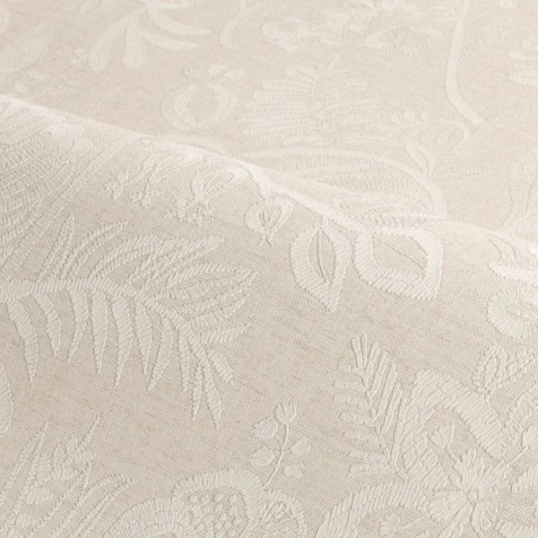 Structuurtapijt dat borduurwerk imiteert met een plantmotief van bloemen en bladeren PASTEL ivoor