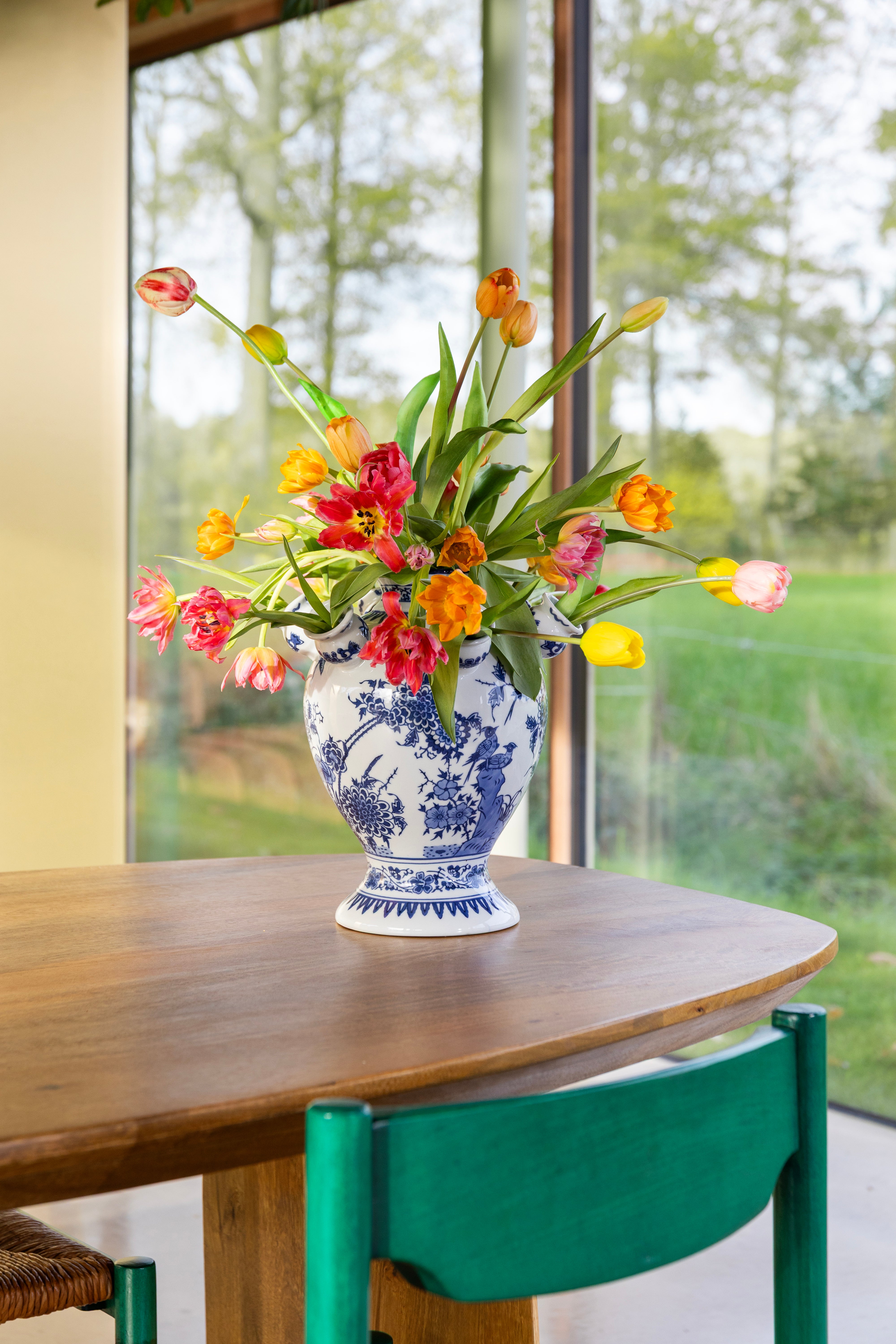 TULIP CASCADE vaas wit met blauw