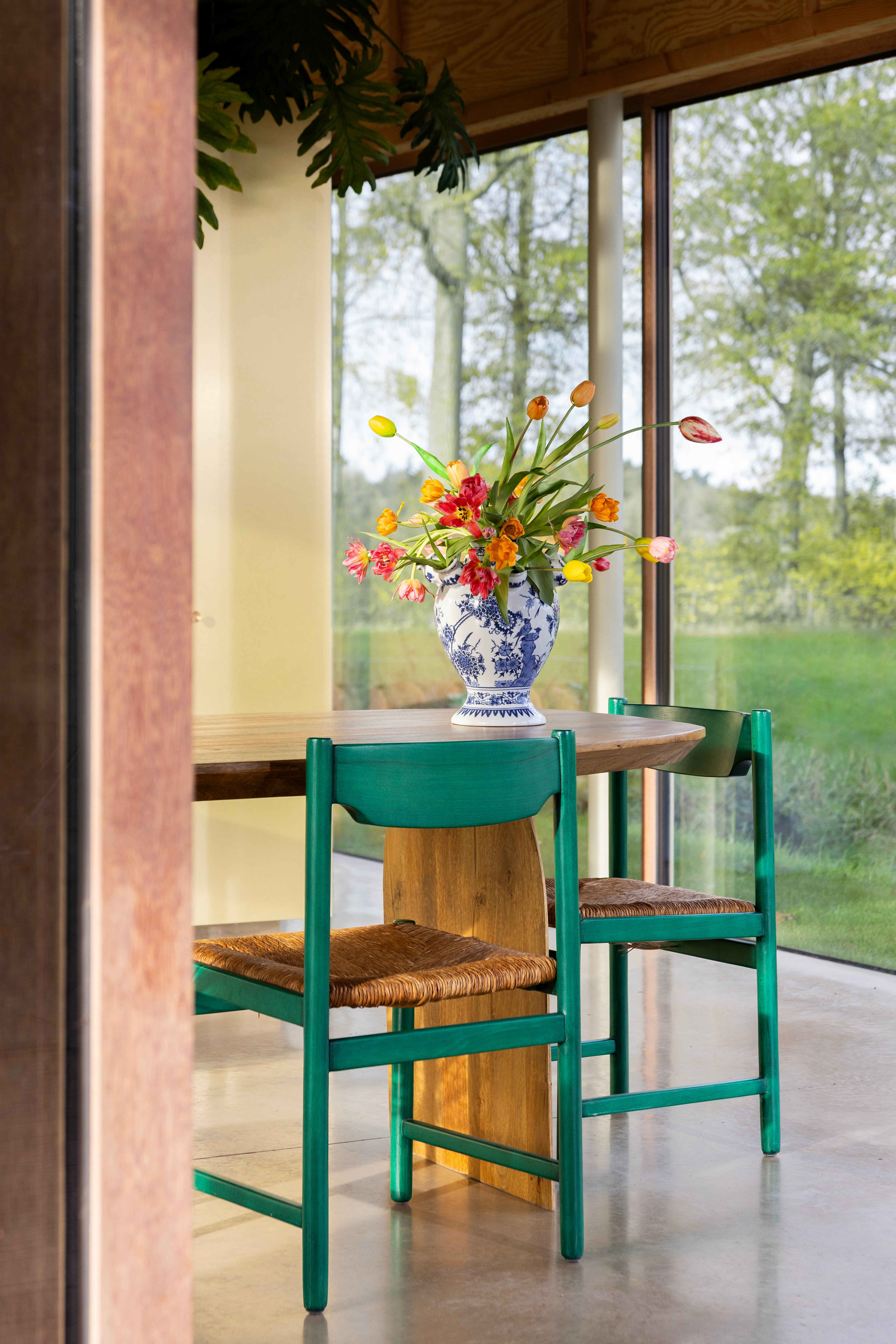 TULIP CASCADE vaas wit met blauw