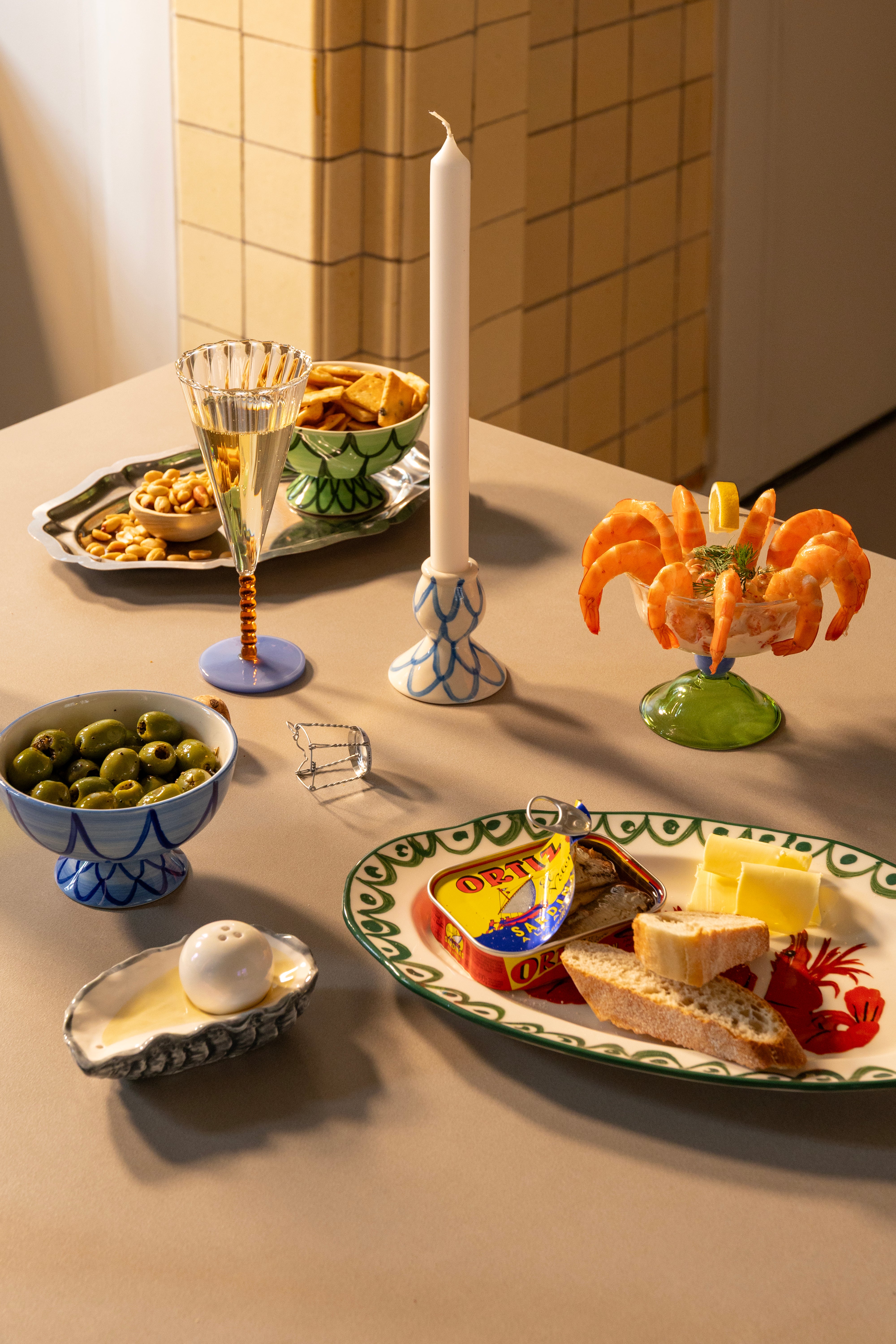 Weißer SIRENE Kerzenhalter mit Blau