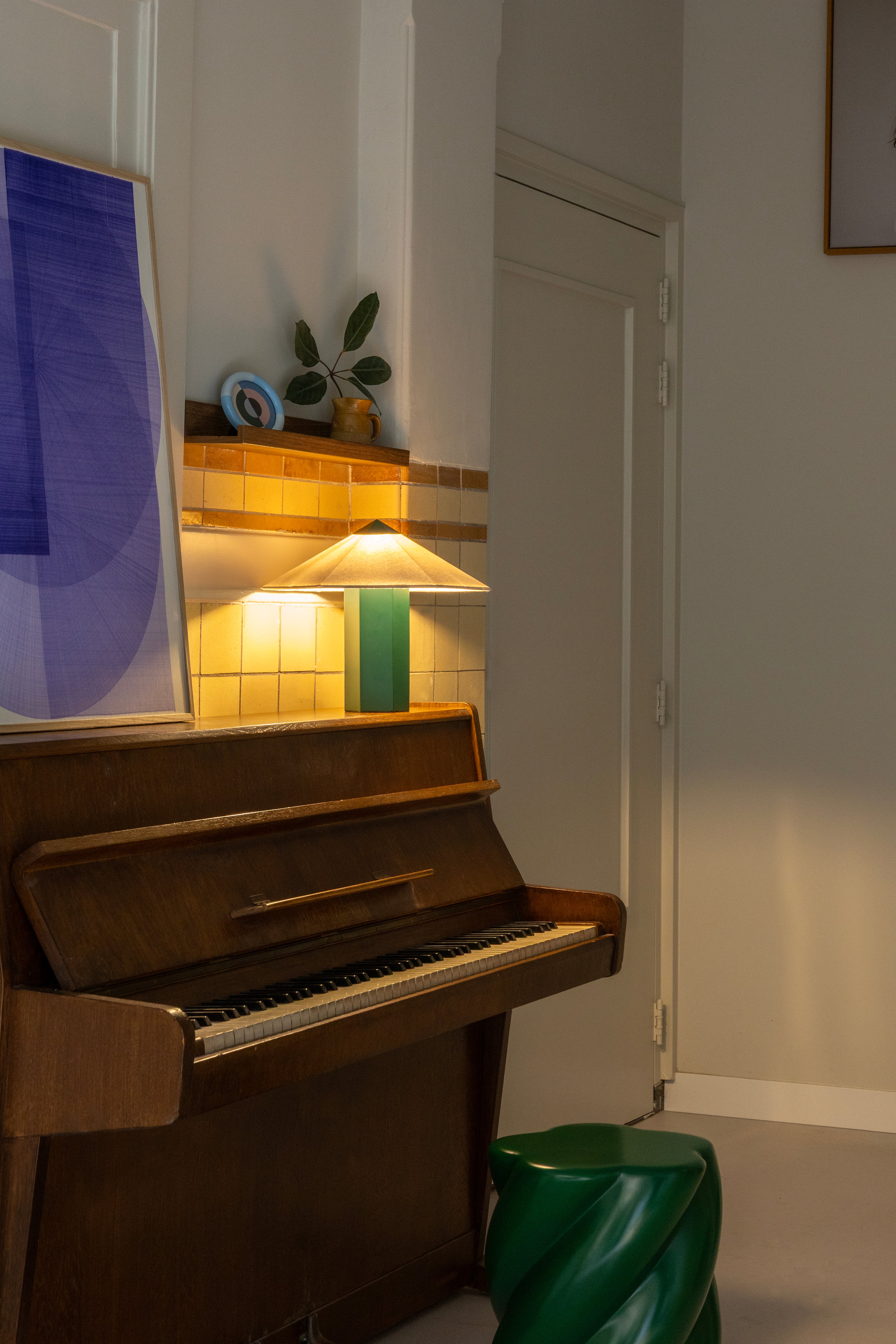 Tischlampe PHIRA grün mit Leinen-Schirm