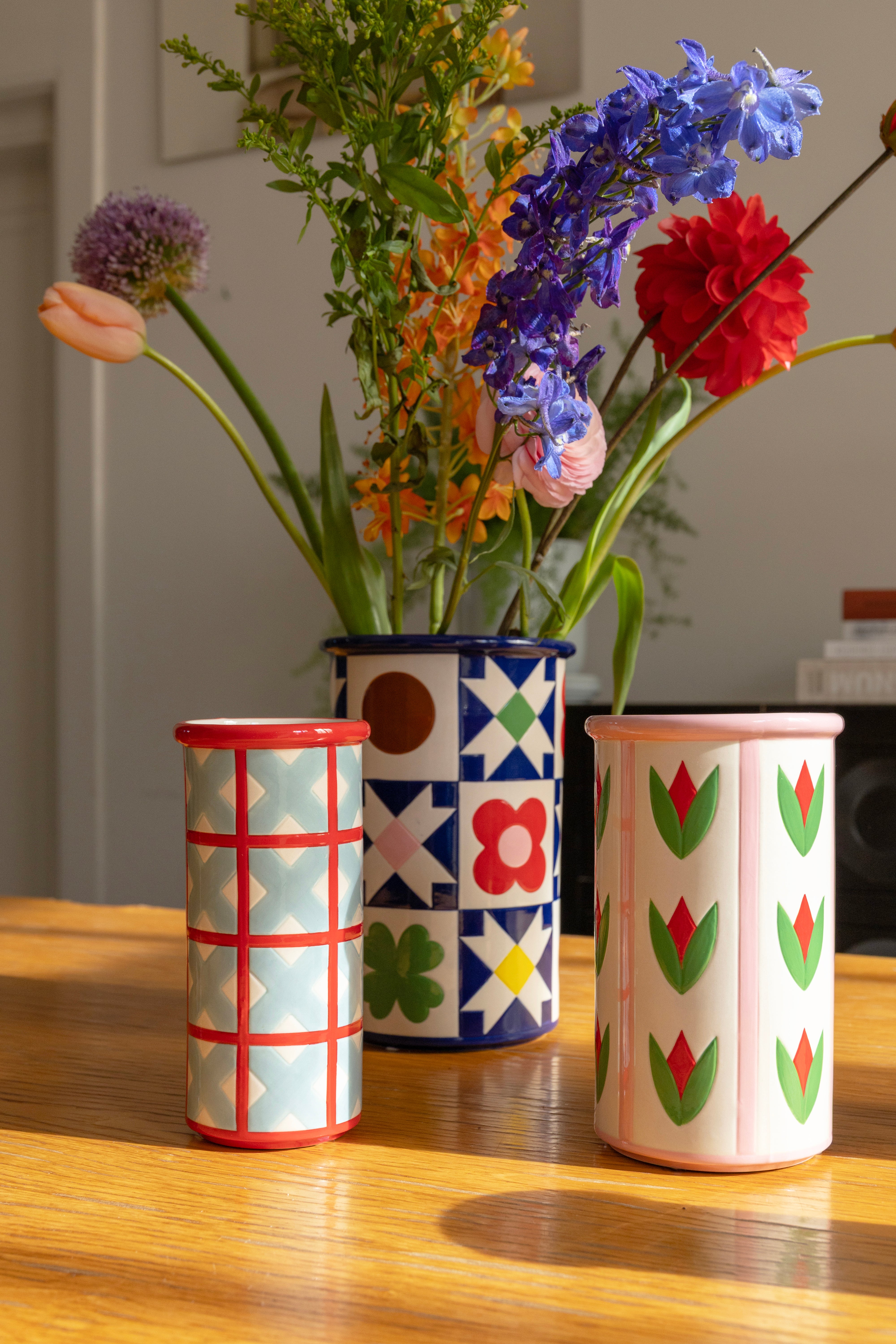 Vase PATCH TULIP white with pink and green