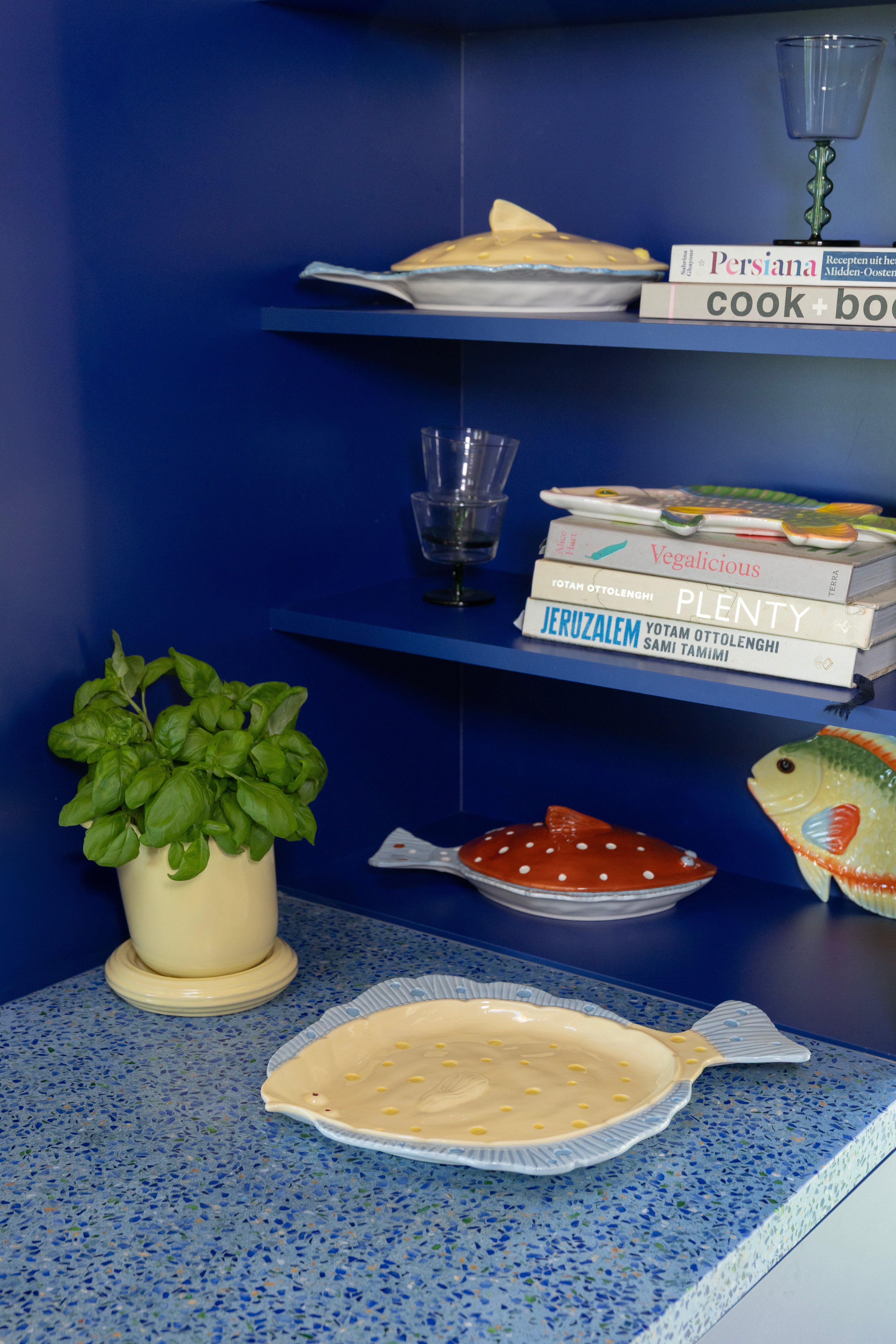 Bruine PLAICE schaal met deksel, blauw en wit