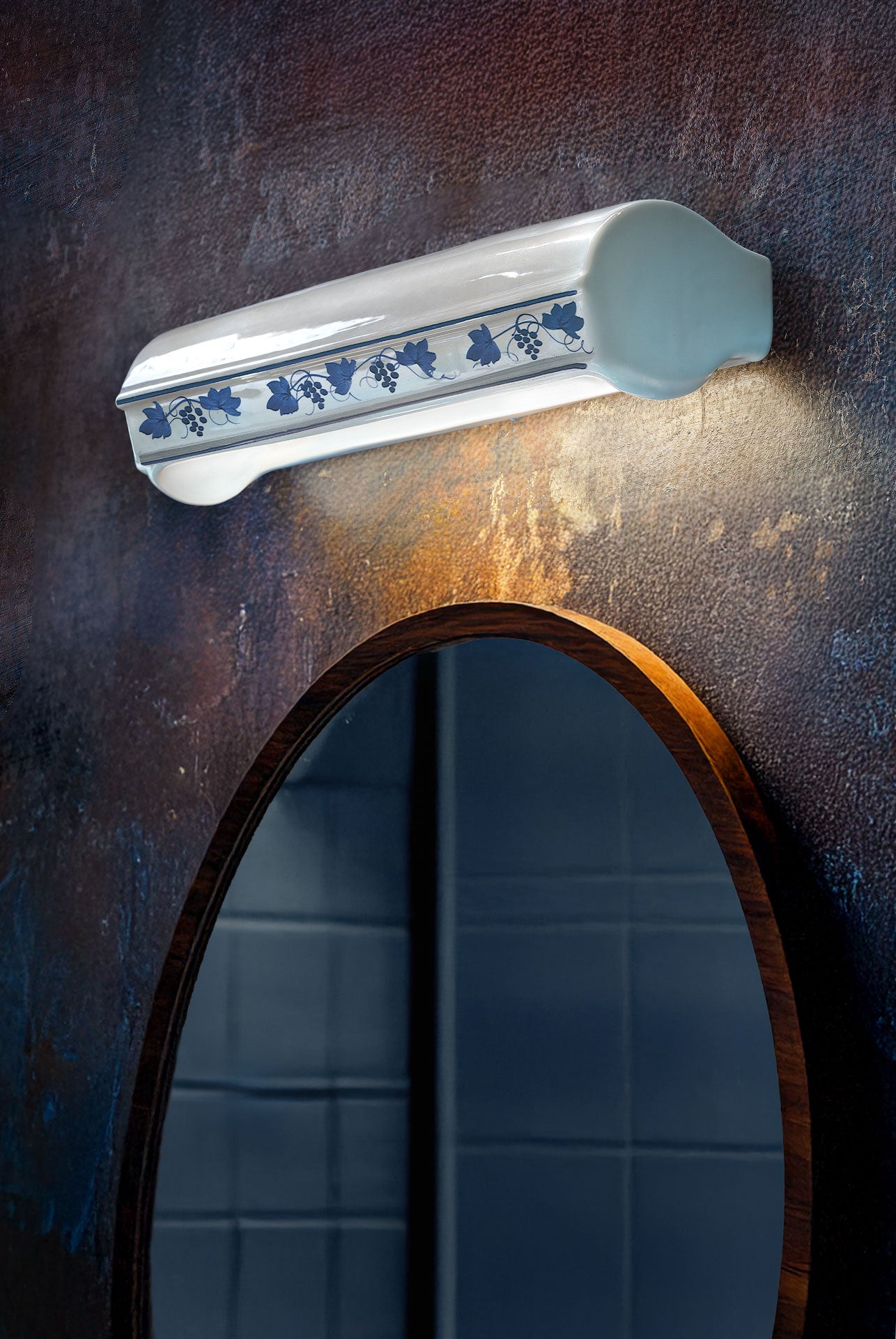Keramik-Wandleuchte TRIESTE weiß mit blauem Muster