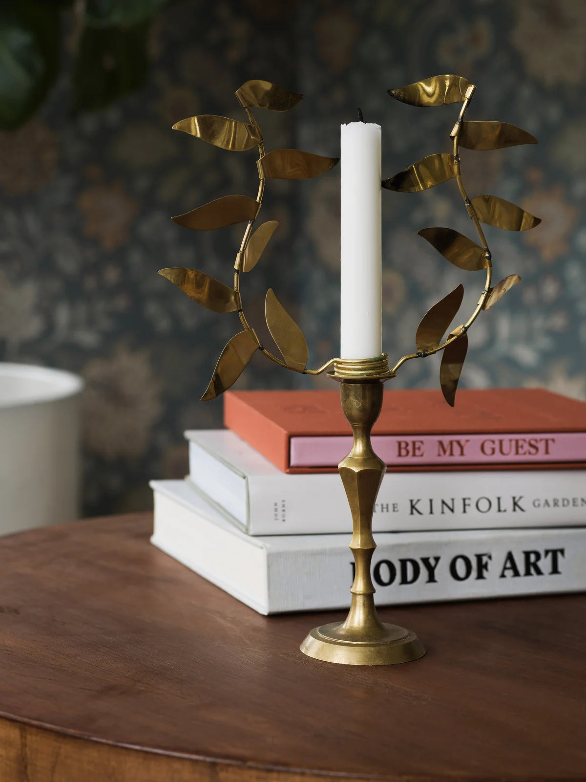 Vlies-Tapete mit pflanzlichem Muster ALICIA blau mit grünem