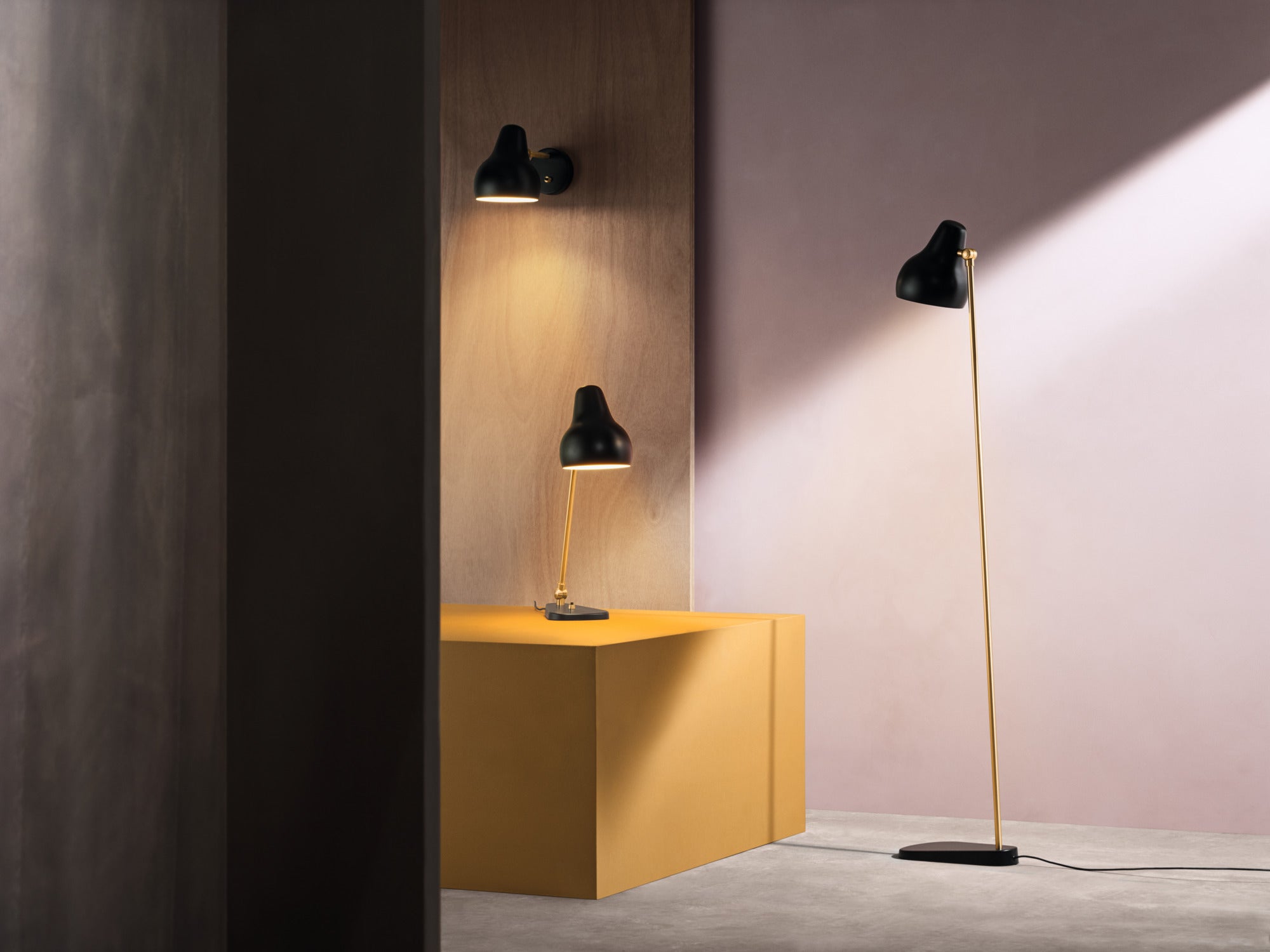 Tafellamp VL 38 zwart met gouden afwerking