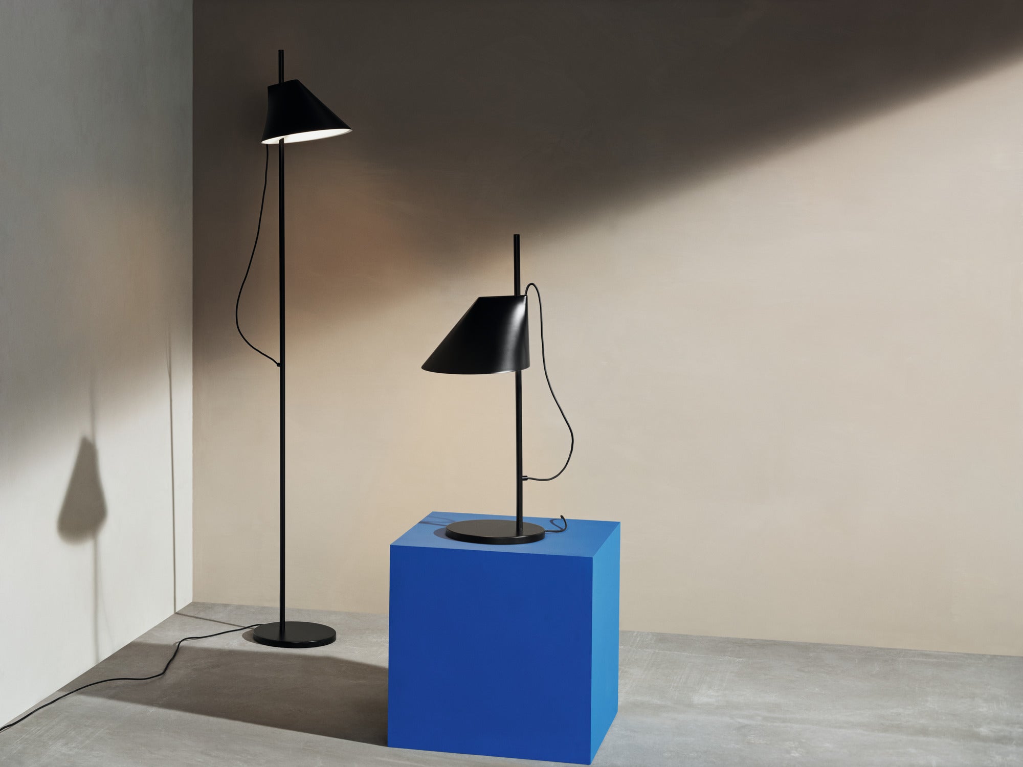 YUH Table Lamp Black