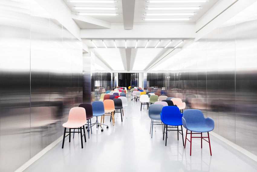 Bureau stoel met armleuningen en verstelbare FORM 5W, gestoffeerd met een aluminium basis