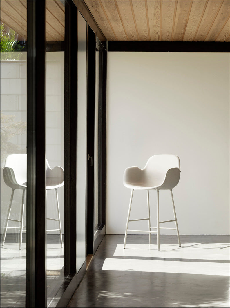 Bar chair upholstered with armrests of forms with a brown base