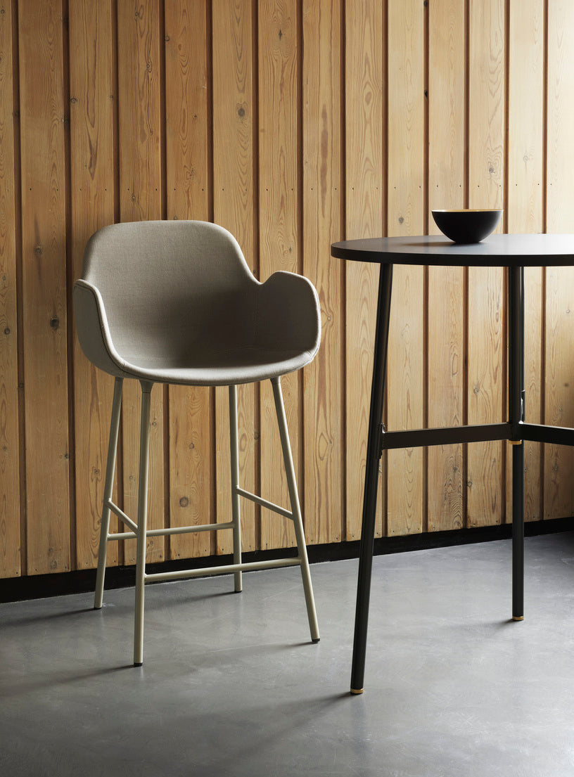 Bar chair upholstered with armrests of forms with a cream base