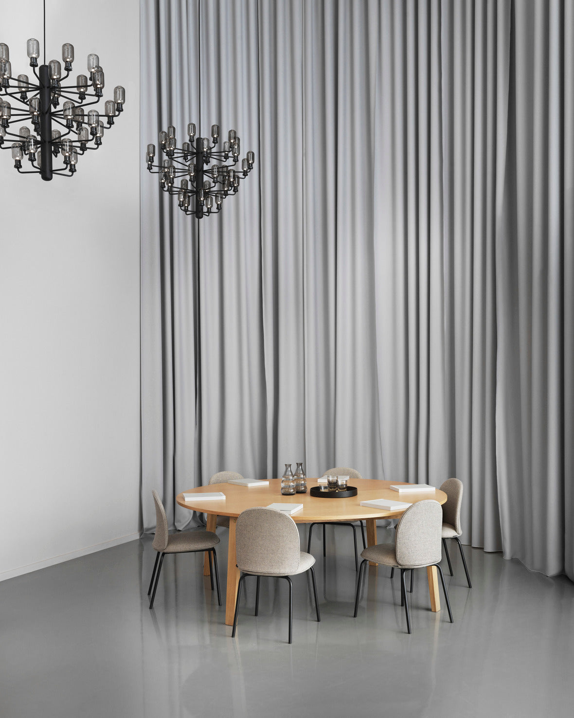 Ace chair black base