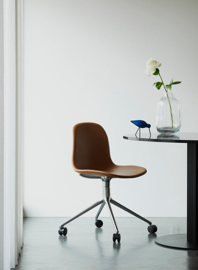4W gray office chair with an aluminum base on wheels